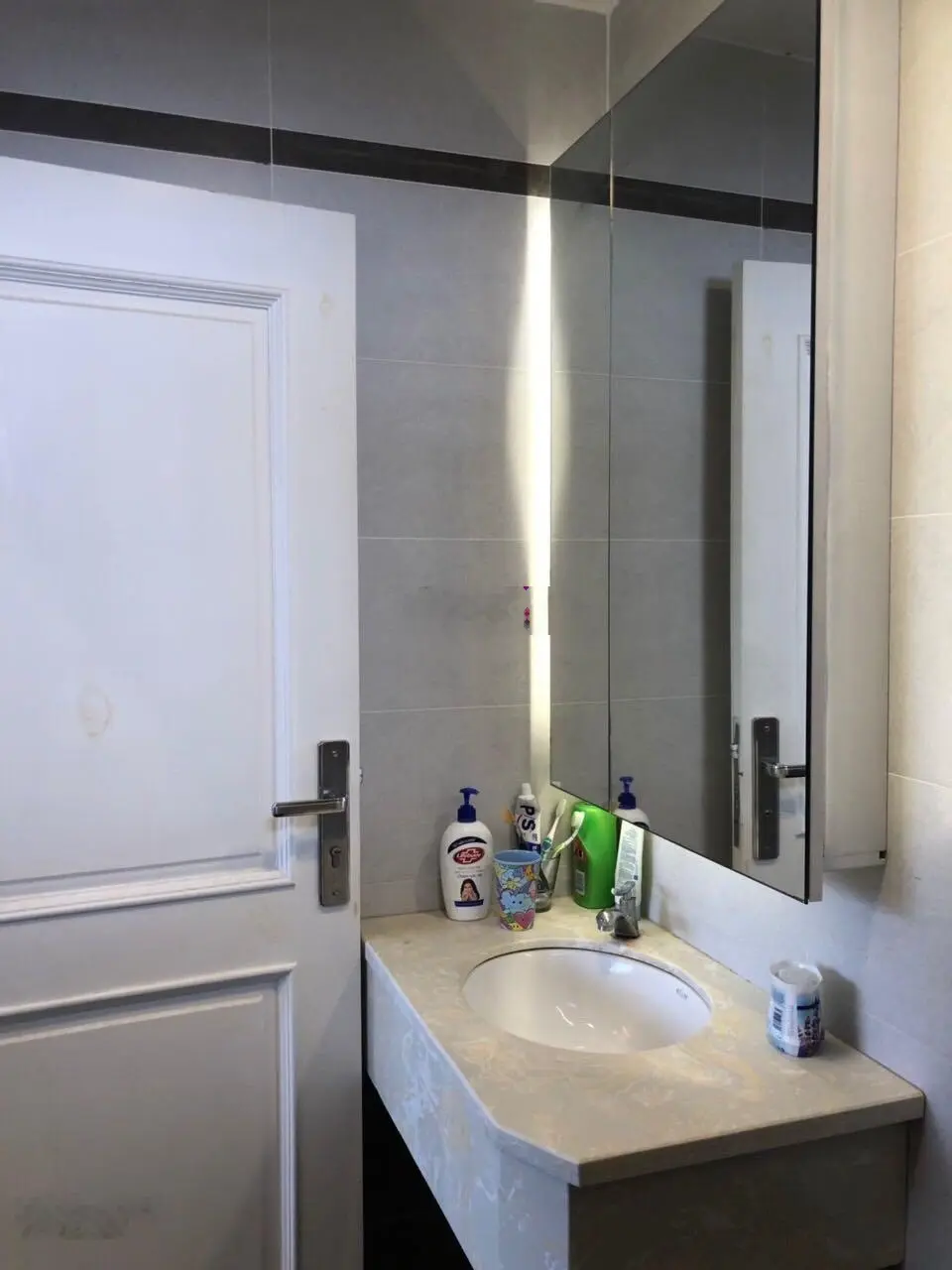 Bán gấp CHCC 5 tầng mặt tiền đường 7, tầng 2 86m2, 2PN, căn góc view Đông mát LH 0965 646 ***