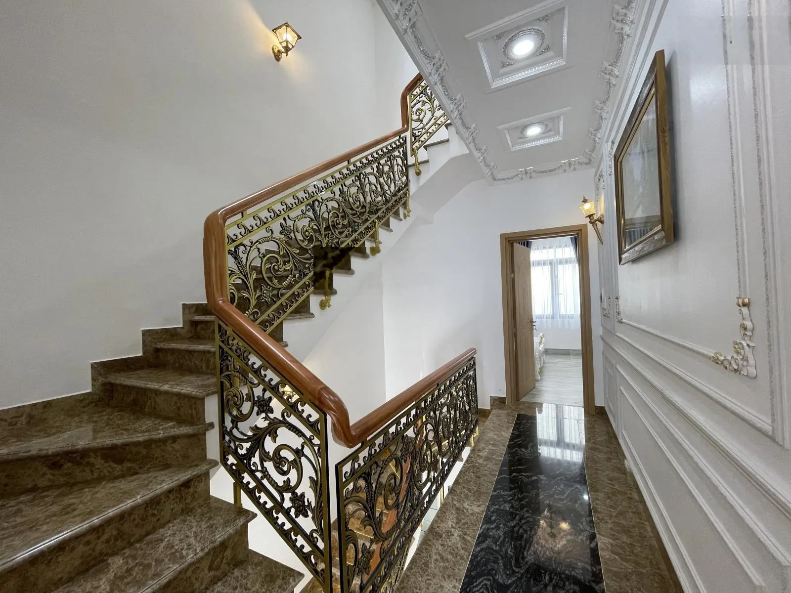 Bán gấp căn biệt thự tân cổ điển 3 tầng - chỉ 9 tỷ 500 triệu - nội thất cao cấp, vào ở ngay