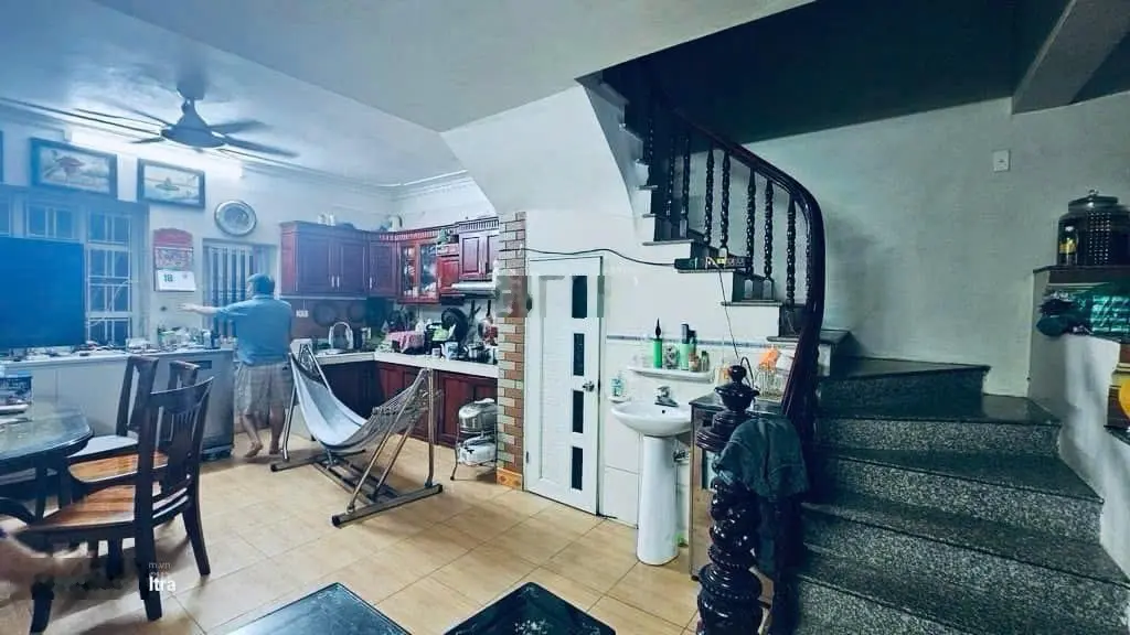 Bán nhà mặt phố Đông Ngạc Bắc Từ Liêm, phân lô vỉa hè ô tô tránh 72m2 3 tầng MT 5,2m 7,9 tỷ