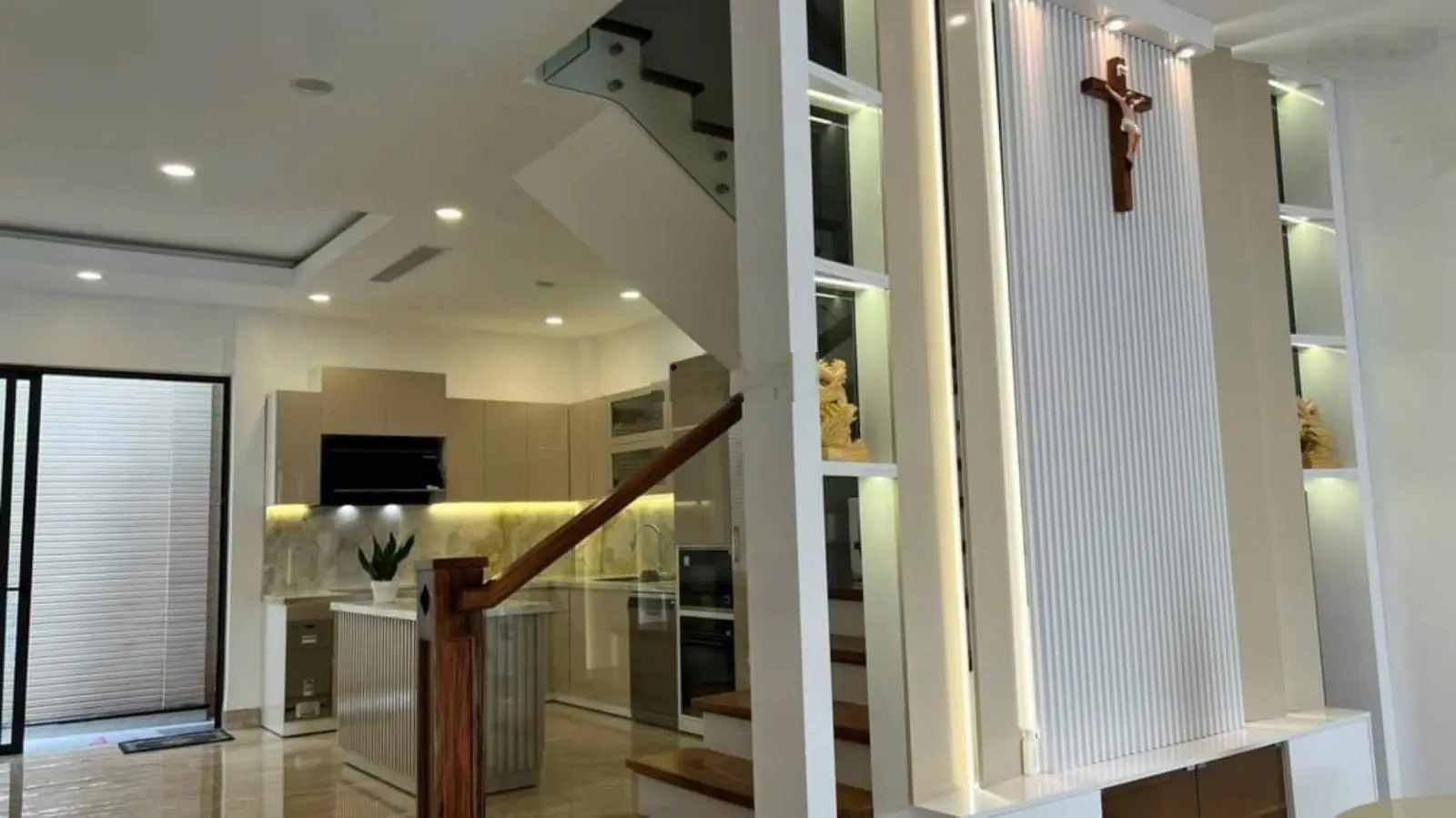 Bán nhà 4 tầng đường P1 ( Đặng Vũ Hiệp) , KĐT Vĩnh Điềm Trung, Nha Trang giá giảm chỉ còn 8 tỷ!
