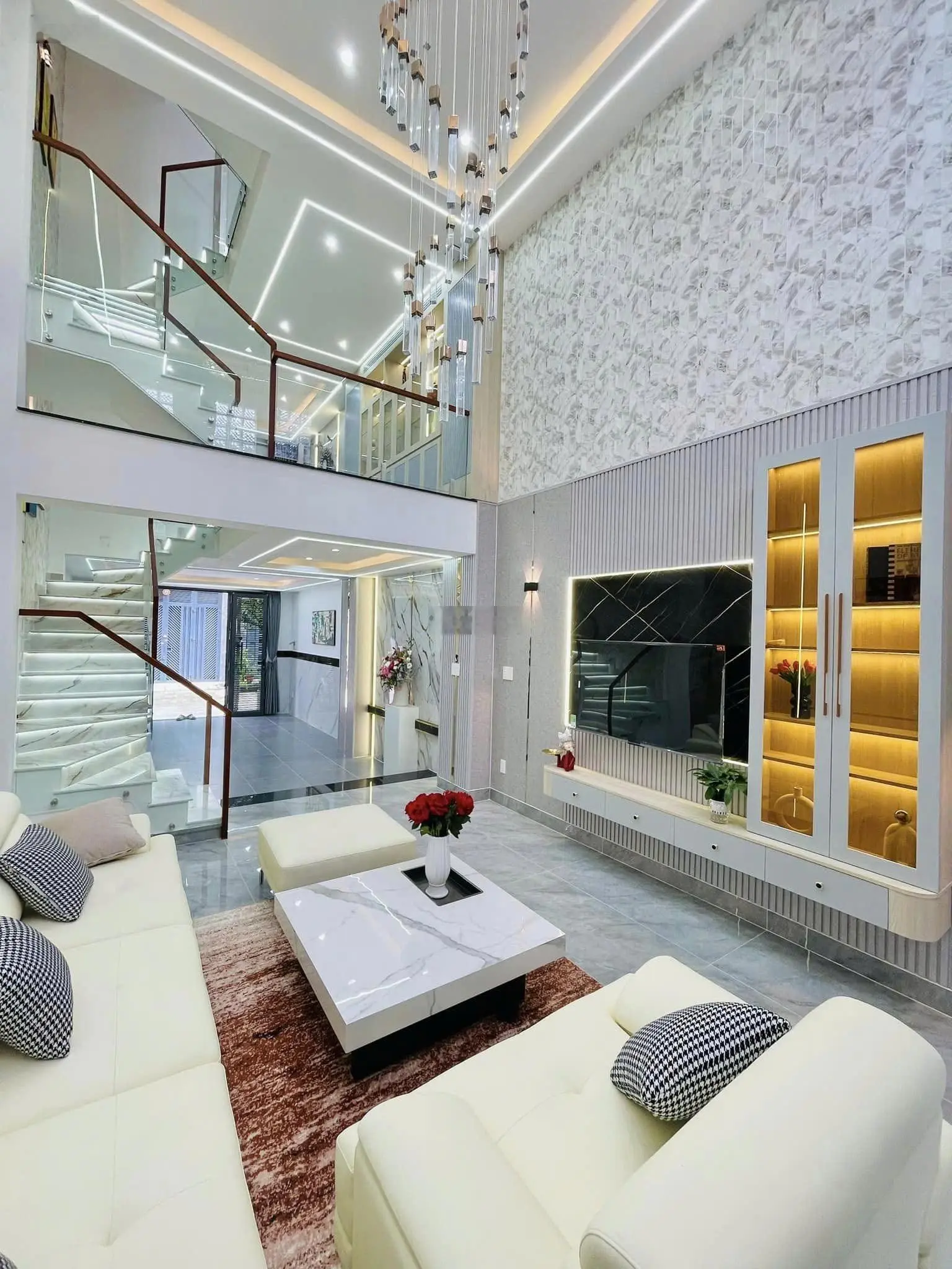 Kẹt tiền, tôi bán nhà ở Trần Khánh Dư - Quận1 kế bên chợ Tân Định, cho thuê 35triệu. Giá 3tỷ6/62m2