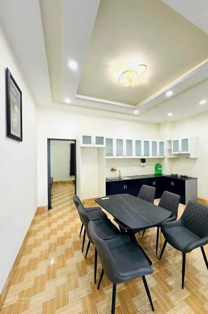 Bán căn nhà ngay thị trấn Tân Túc, Bình Chánh, DT 95m2, giá 1ty380 sổ sẵn