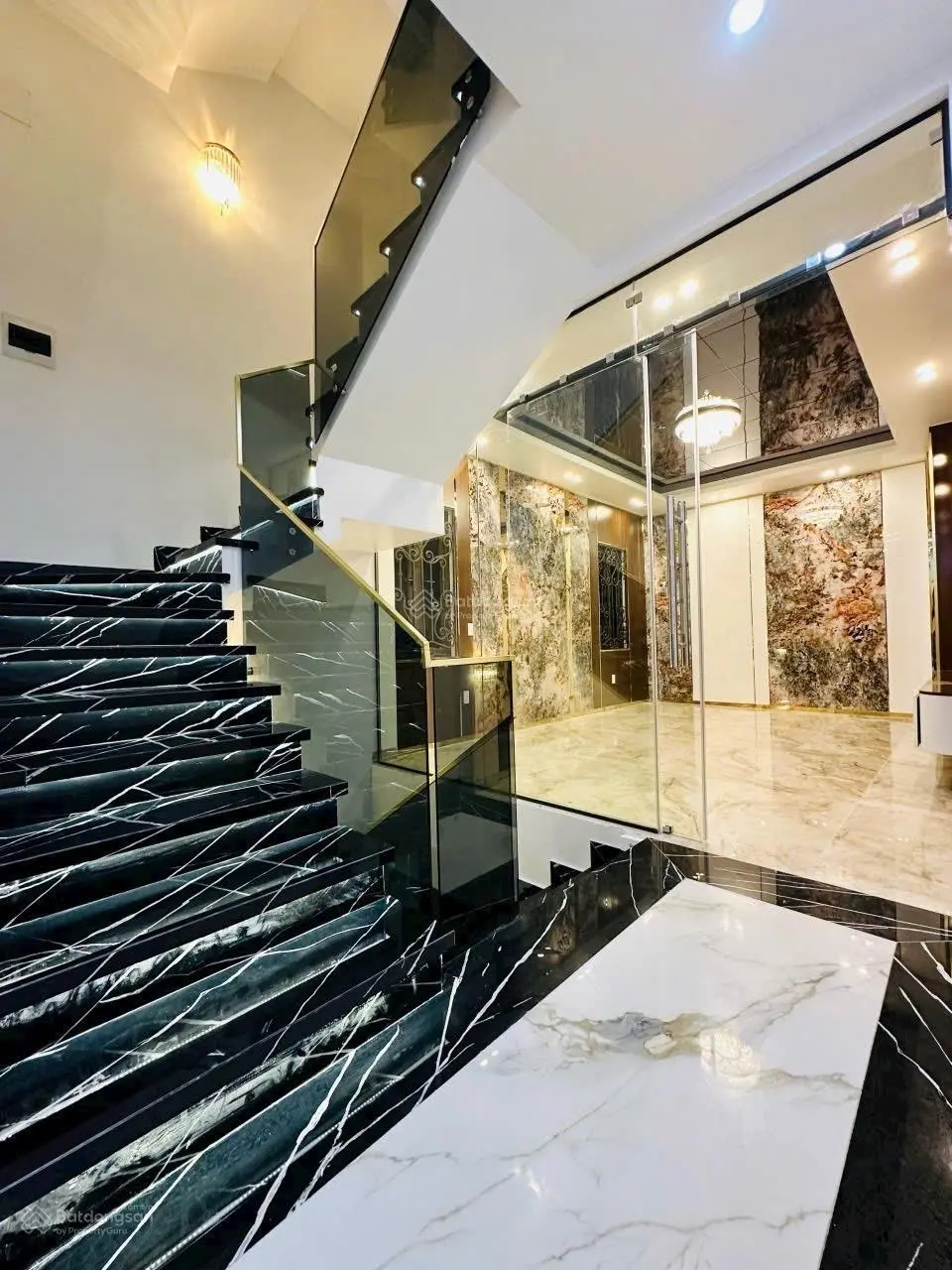 Siêu phẩm mặt ngõ Hồ Sen 60m2 Ô tô vào nhà - xây mới thiết kế cực chất