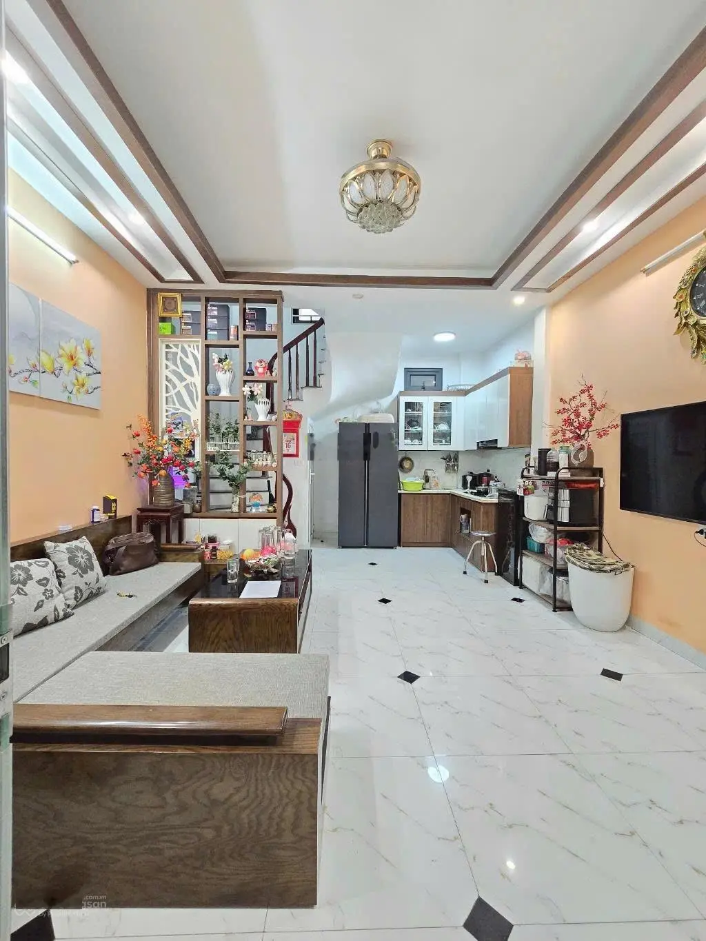 Hiếm Đẹp nhà 5 tầng Ô tô đỗ cổng gần mặt Phố chỉ hơn 5 tỷ Thạch Bàn