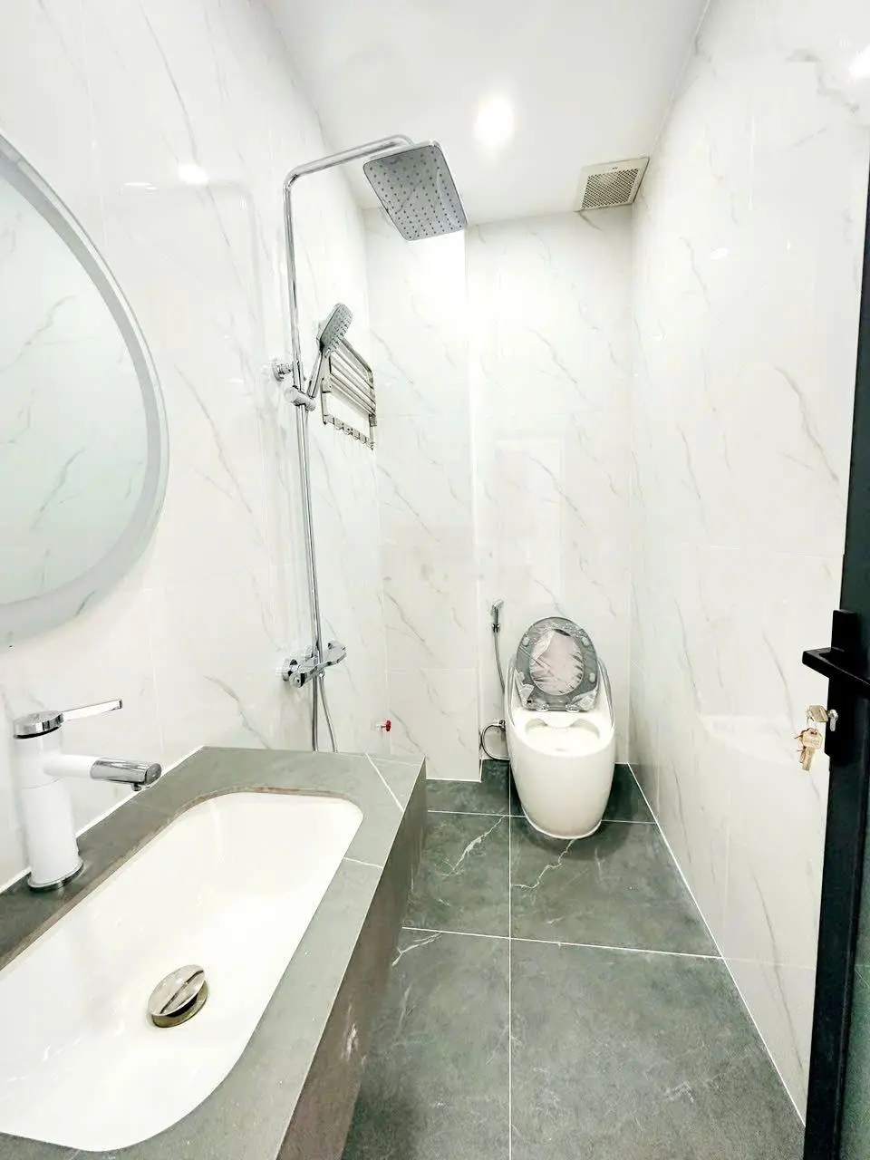 Nhà mặt tiền rạch, 4 lầu, Thạnh Xuân 24, Thạnh Xuân, Quận 12