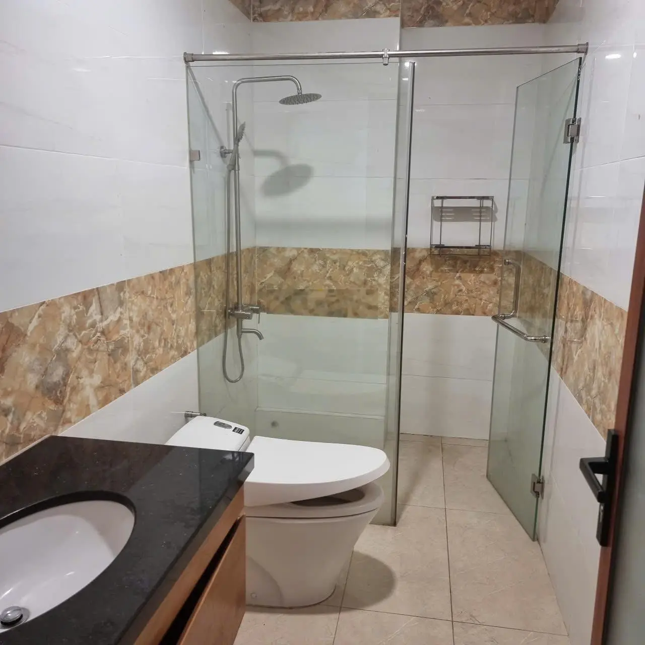 Bán căn nhà 4 tầng sau Vincom 550 Dĩ An cho nhà đầu tư