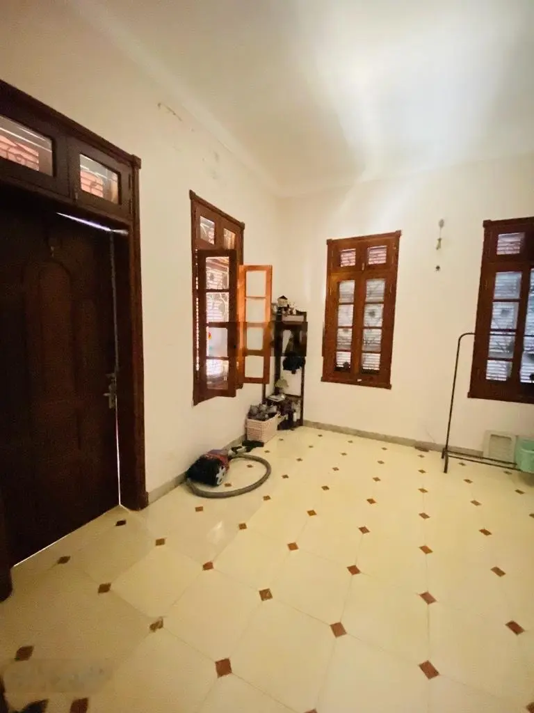 Bán gấp nhà dân xây Nguyễn Chí Thanh, lộc lớn, ô chờ thang máy 90.5m2 lô góc, MT 5,3m, chỉ 14.7 tỷ