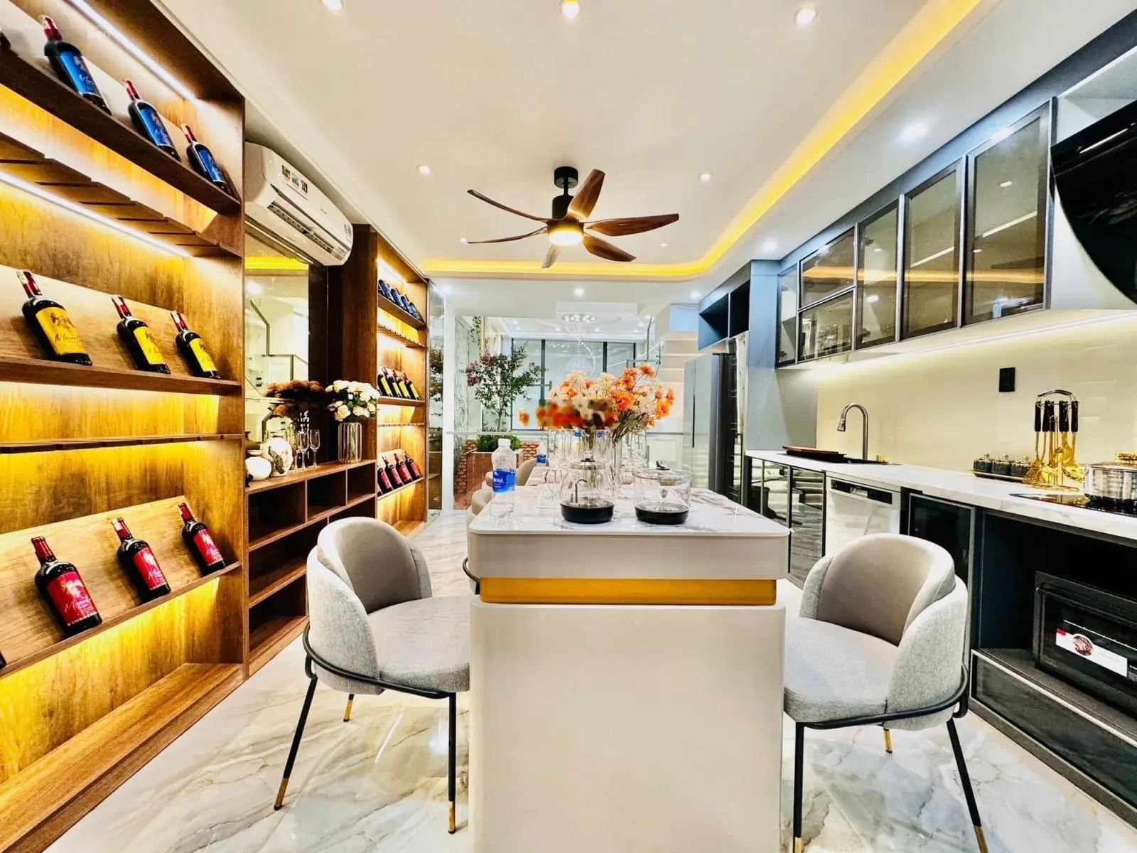 Bán nhanh nhà Thích Quảng Đức, P5, Phú Nhuận, 81,6m2,3 tỷ200tr,đang cho thuê 22tr/th, sổ hồng riêng