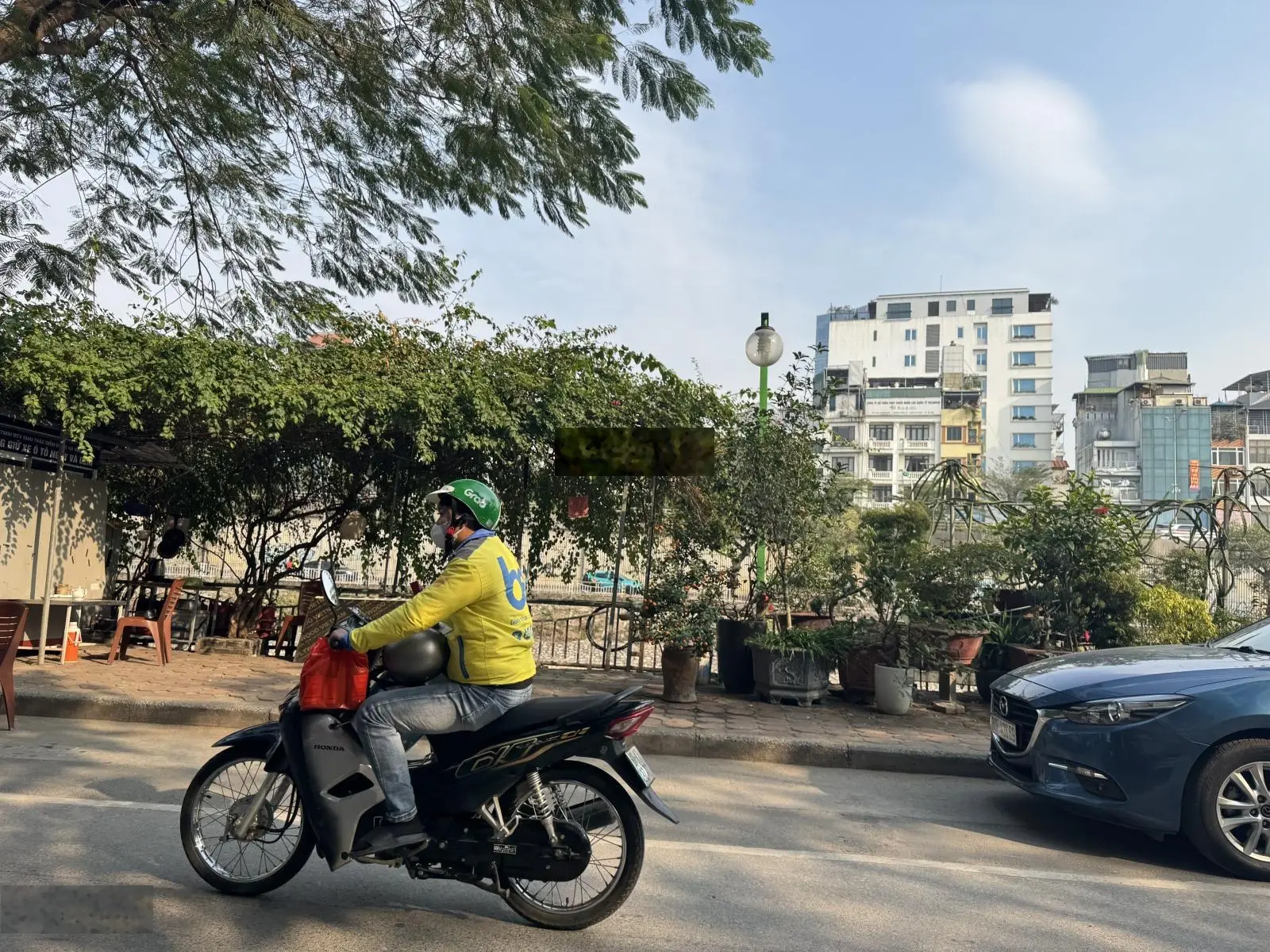 Sổ đỏ chính chủ bán tòa nhà mặt phố Quan Hoa, LH 0975862632