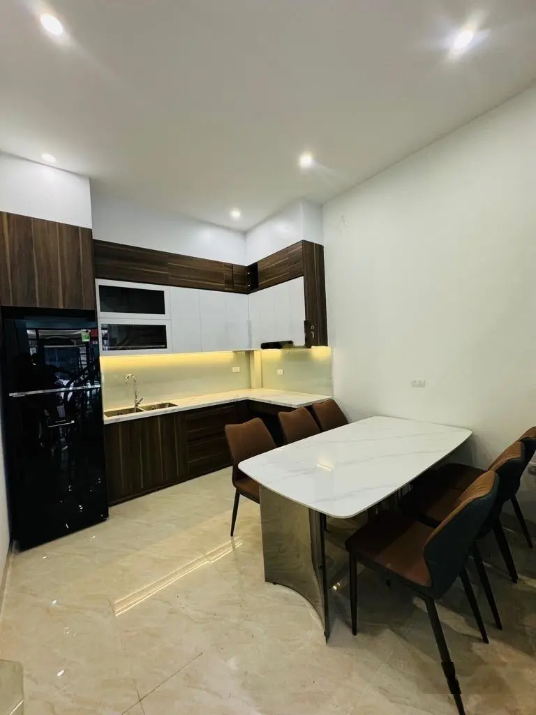 Ô tô tránh Yên Hoà nhà đẹp ở luôn, trường học, công ty xung quanh, DT 46m2, 5 tầng, giá 15 tỷ nhỉnh