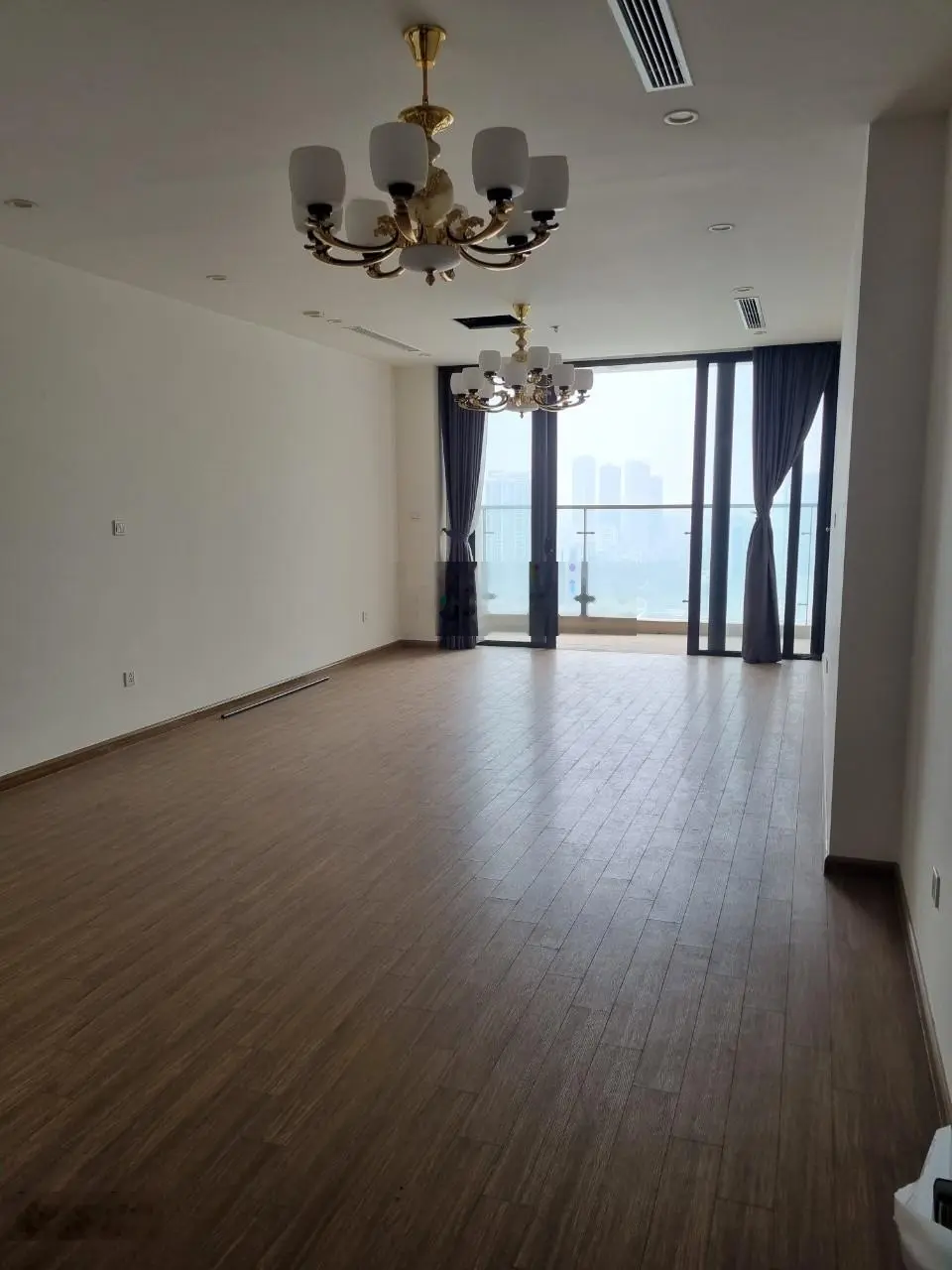 Bán căn góc 4 phòng ngủ view hồ Vinhomes Skylake, Phạm Hùng giá giảm sốc. LH 0983 786 ***