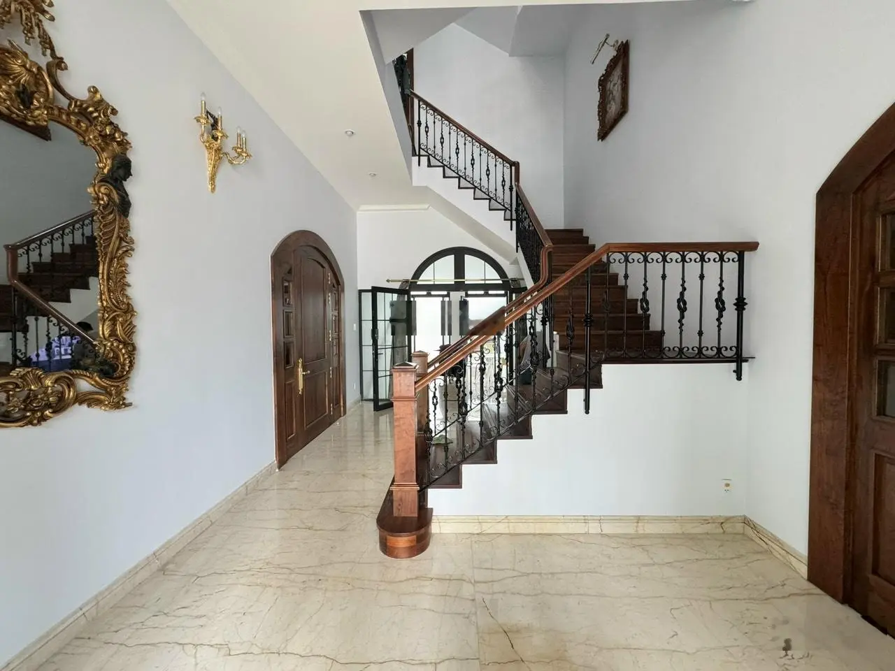 Biệt thự kiến trúc quý tộc Pháp gần ĐH Văn Hóa, DT 20x24.6 CN 493m2, 5PN 6WC vào ở ngay - 90 tỷ