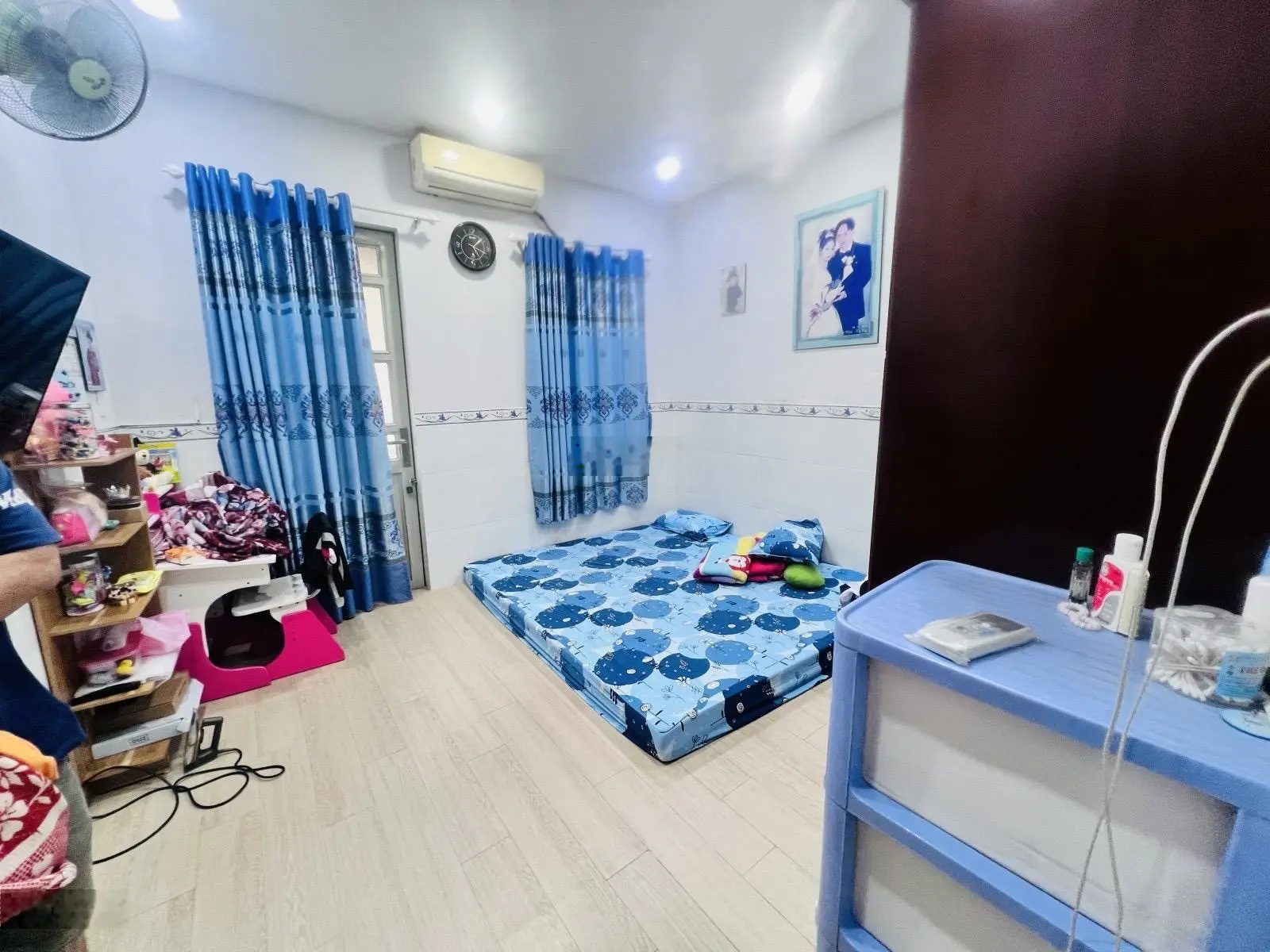Nhà đẹp 4 tầng ngay Hồng Lạc, 37m2 nở hậu 4.2m, hẻm rộng thông tứ tung, Chỉ 5tỷ6 siêu hiếm