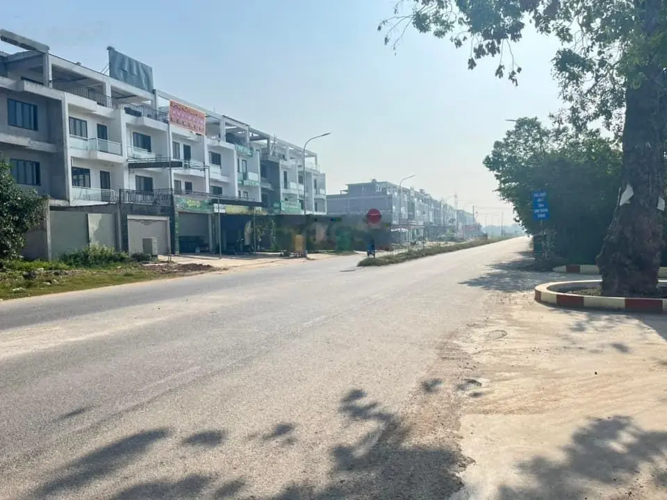 Nhỉnh 3 tỷ có ngay lô đất đấu giá gần Vành Đai 4. Đường + vỉa hè khoảng 12m