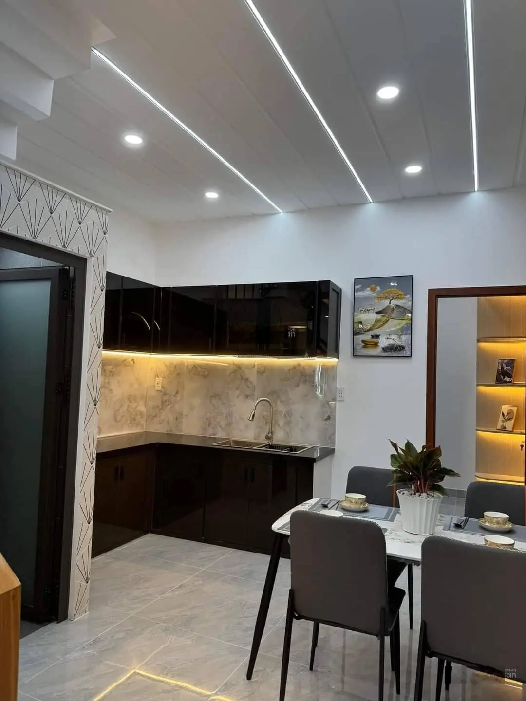 Bán căn nhà mới xây ở MT đường Nguyễn Sơn, Tân Phú. 1 trệt 1 lầu, Giá 2 tỷ 815, tặng nội thất. SHR