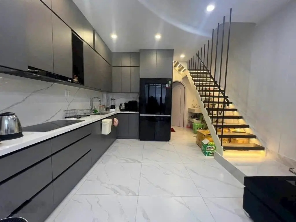 Chỉ hơn 4 tỷ, nhà mới toanh dtsd 92m2, 3pn hẻm xh đường 379, tnp a, quận 9