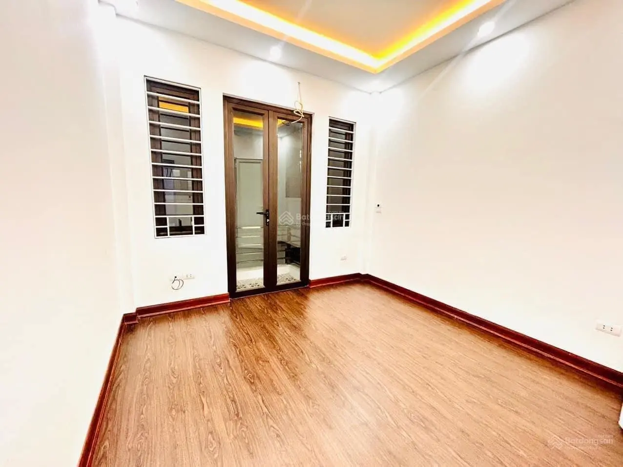 Hơn 3 tỉ nhà đẹp Vĩnh Hưng ngõ thông kinh doanh ô tô đỗ cửa, nhiều tiện ích, sổ vuông đẹp