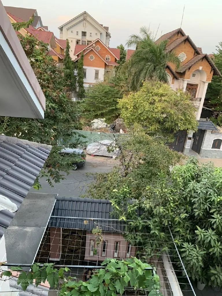Bán BT 4PN, 5WC, 177m2 tại Đường 10, P. Phước Long B, Q.9, HCM, giá 2,35 tỷ