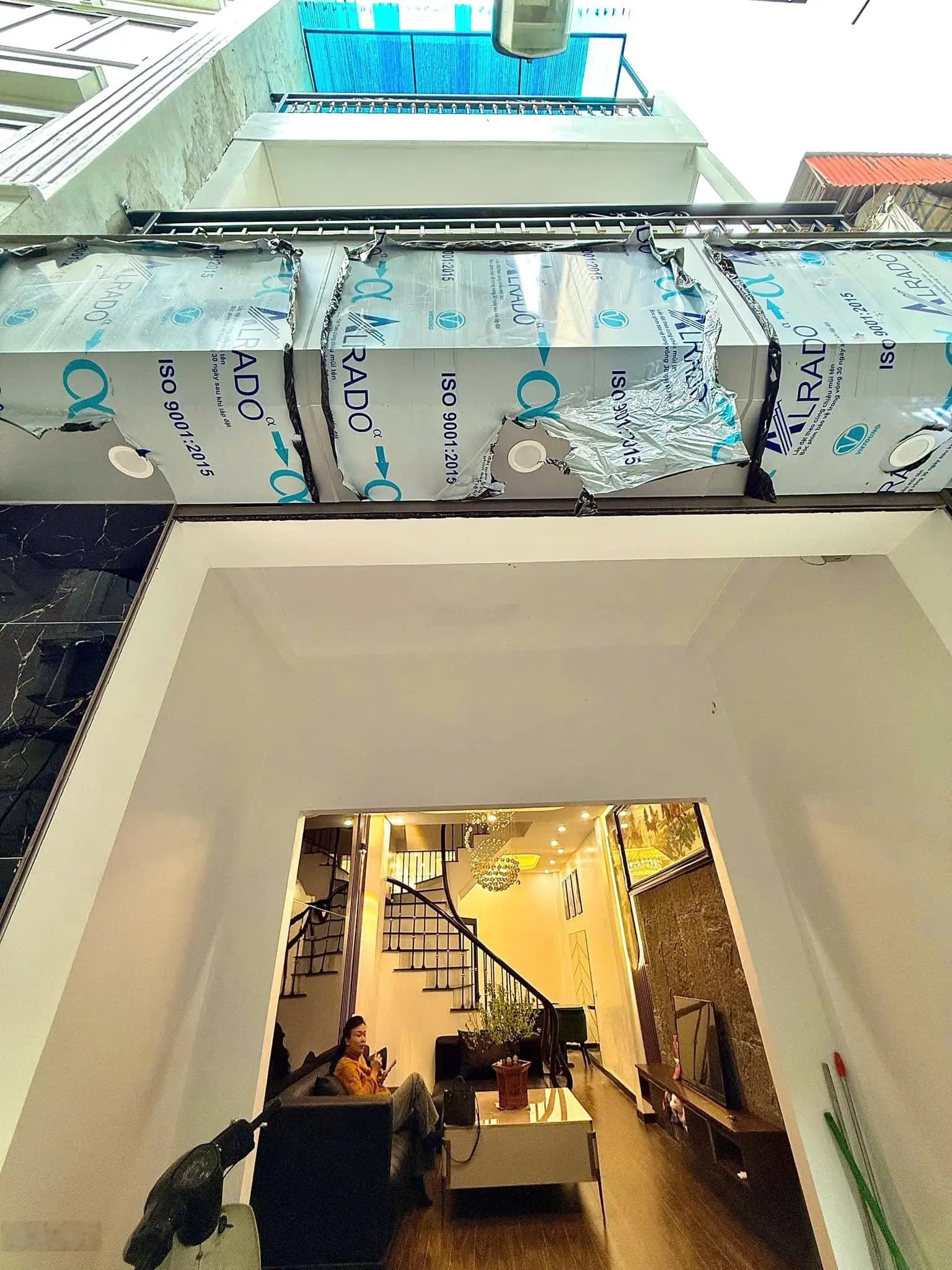 6. 95 tỷ-40m2-4 tầng-4 ngủ-mặt tiền 3.5m-full nội thất-20m ra phố