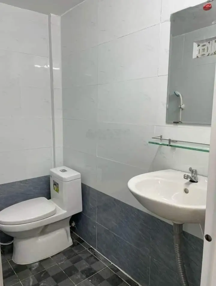 Bán gấp dãy trọ DT 136,5m2, đường Trịnh Quang Nghị, liên hệ trực tiếp đi xem