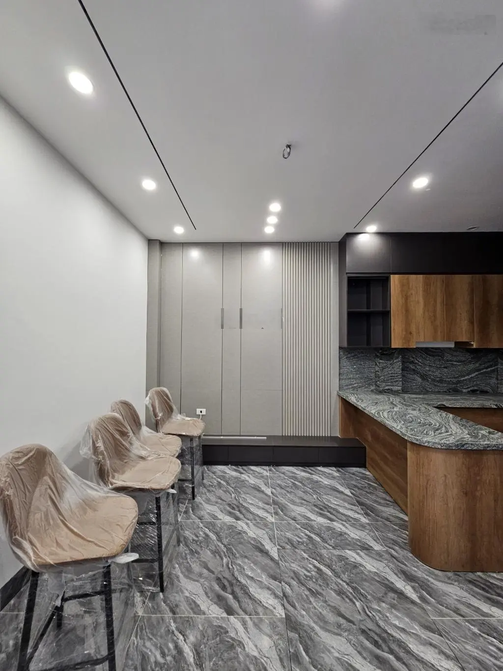 Nhà phố Việt Hưng lô góc - mua trực tiếp CĐT - hàng xóm Vinhomes ngõ nông sát mặt phố vỉa hè 5.5 tỷ