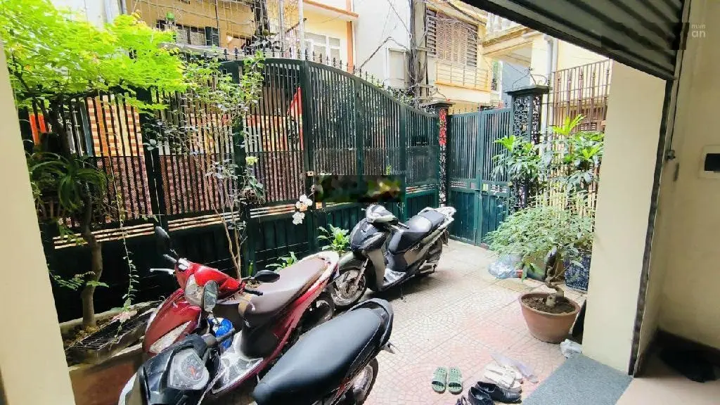 Biệt thự lô góc 3 thoáng, ô tô vào nhà, lạc long quân - 23 tỷ