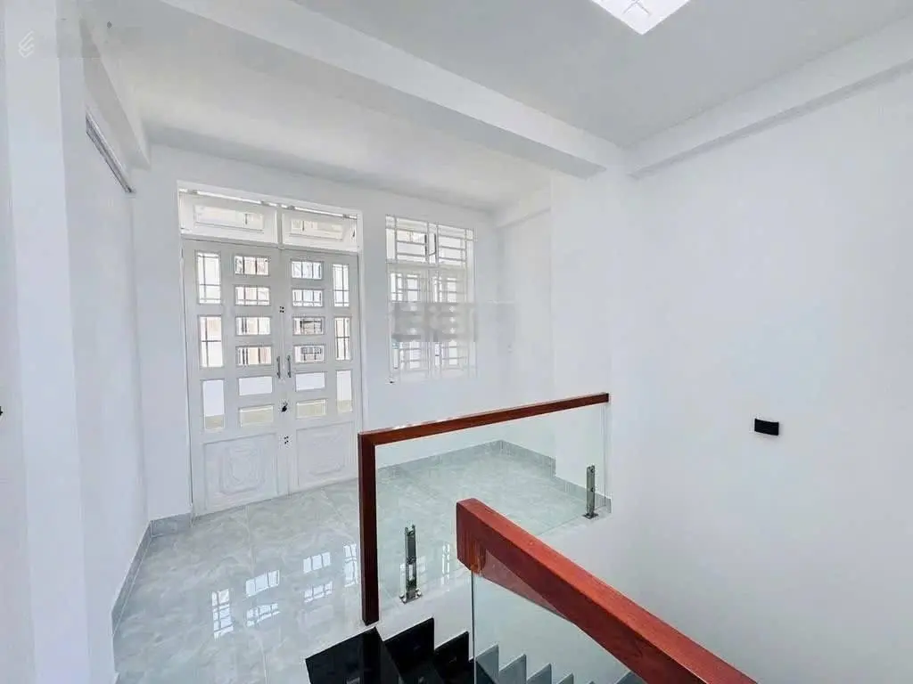 Cô Hoa cần tiền bán gấp nhà Cao Thắng-P5-Q3, gần bệnh viện Từ Dũ. 3tỷ960/77m2 đang cho thuê 26triệu
