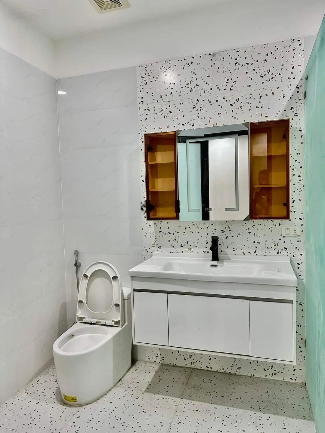 CHÍNH CHỦ BÁN NHÀ NGUYỄN VĂN CỪ - LONG BIÊN - PHÂN LÔ -GARA ÔTÔ - THANH MÁY- 135M*5T*MT8M*20 TỶ XÍU