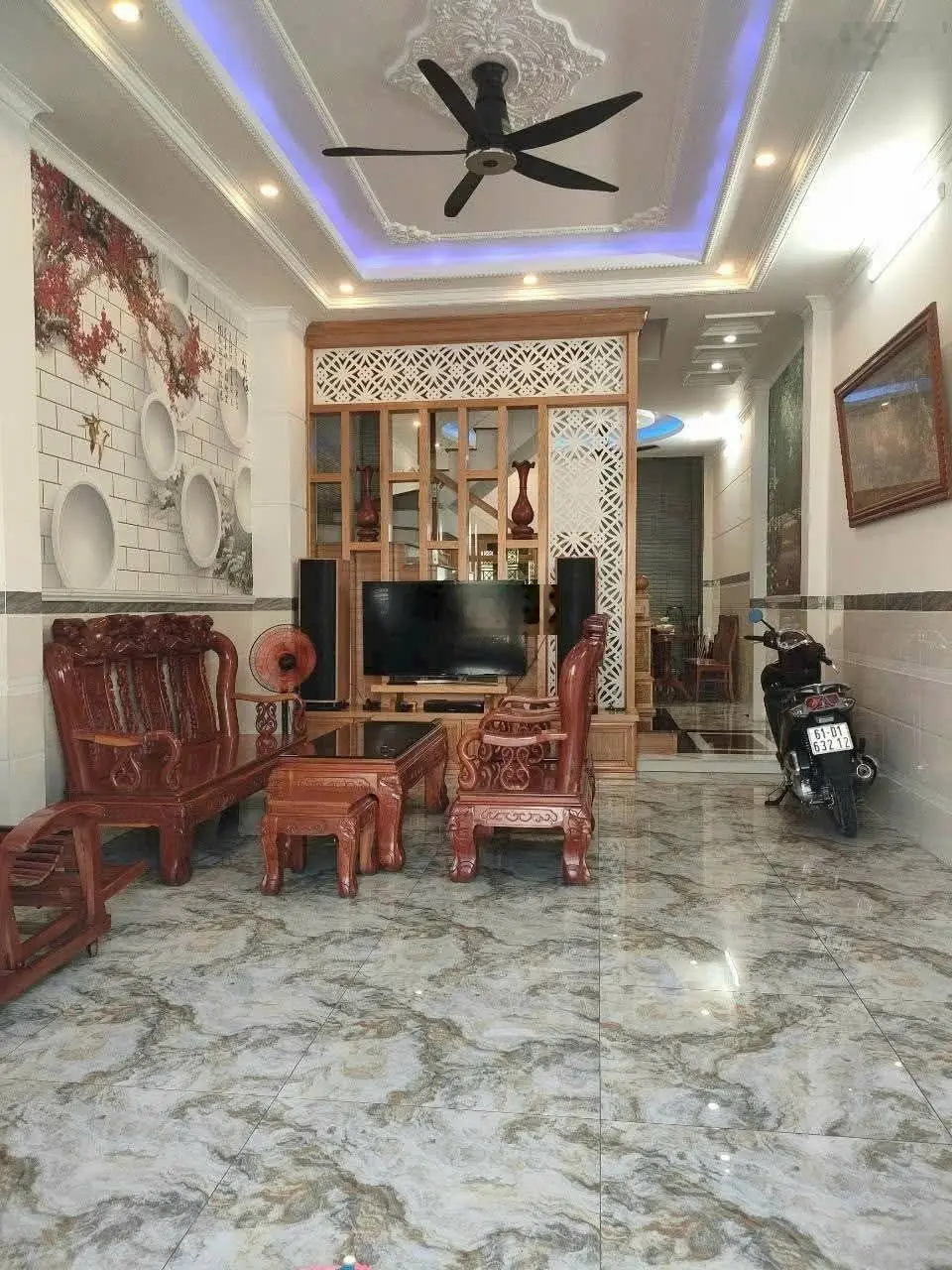 Nhà đẹp 1 trệt 2 lầu khu toa xe sát bên vincom 550 dĩ an