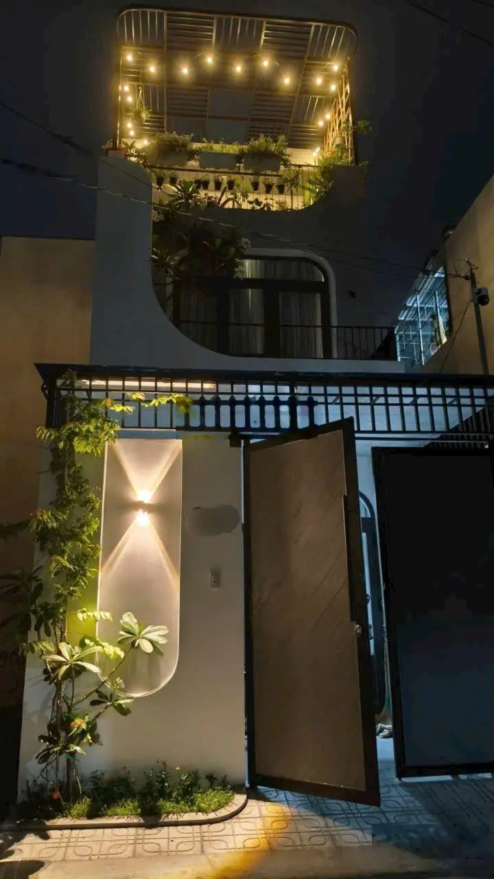 Nhà thiết kế cực đẹp 1T 1L 1 tum - đường 6m ô tô vỉa hè thông 2 đầu - gần Lê Văn Việt - Quận 9