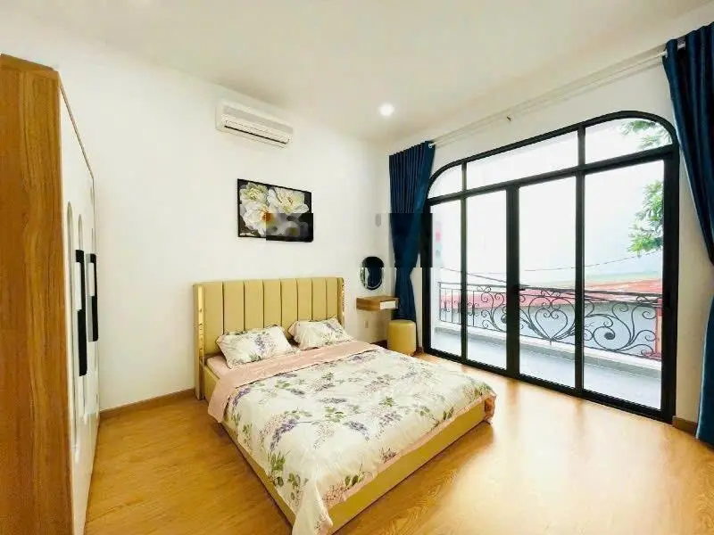 Bán liền nhà MT Lê Quang Định giá rẻ hơn nhà hẻm vào ở liền SHR công chứng liền. DT: 40m2
