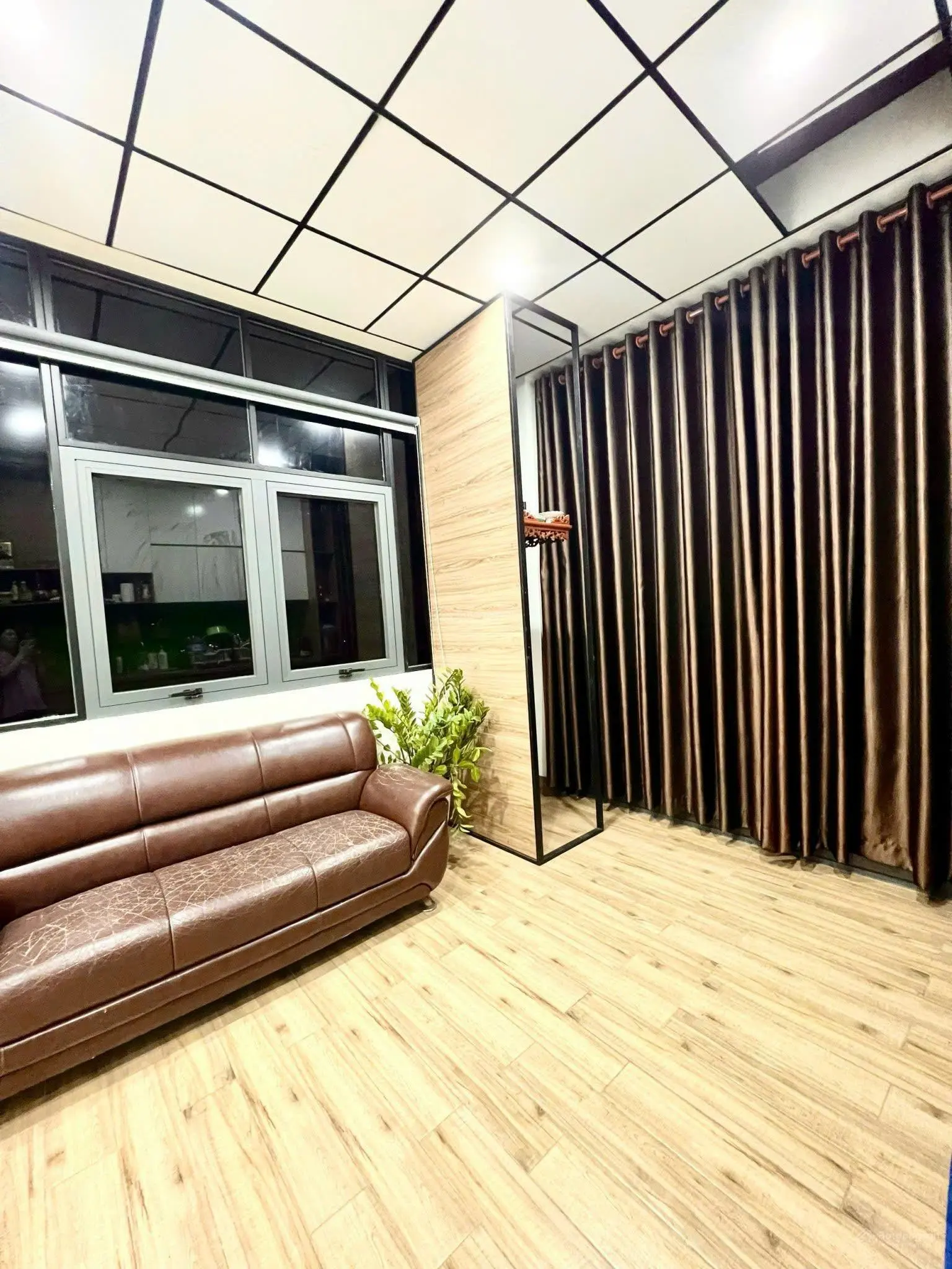 Bán đẹp nhà mặt tiền đường Dương Quảng Hàm, 50m2, 3 lầu 12.5 tỷ TL, 4 PN, pháp lý đầy đủ