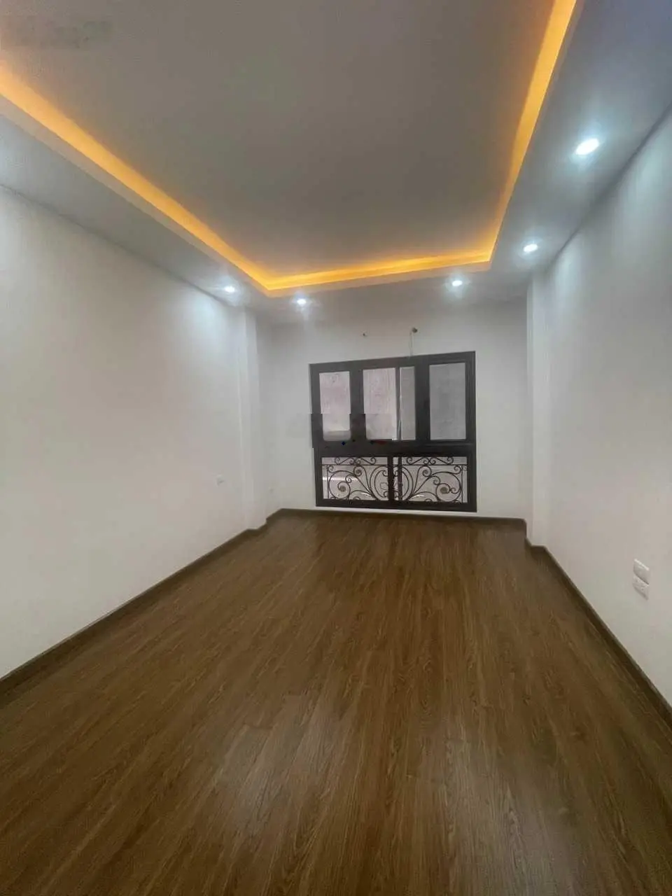 Chính chủ cần bán nhà riêng tại Hoàng Quốc Việt. DT 35m2. Xây 5 tầng thang máy. Gần ôtô. Giá 7.2tỷ