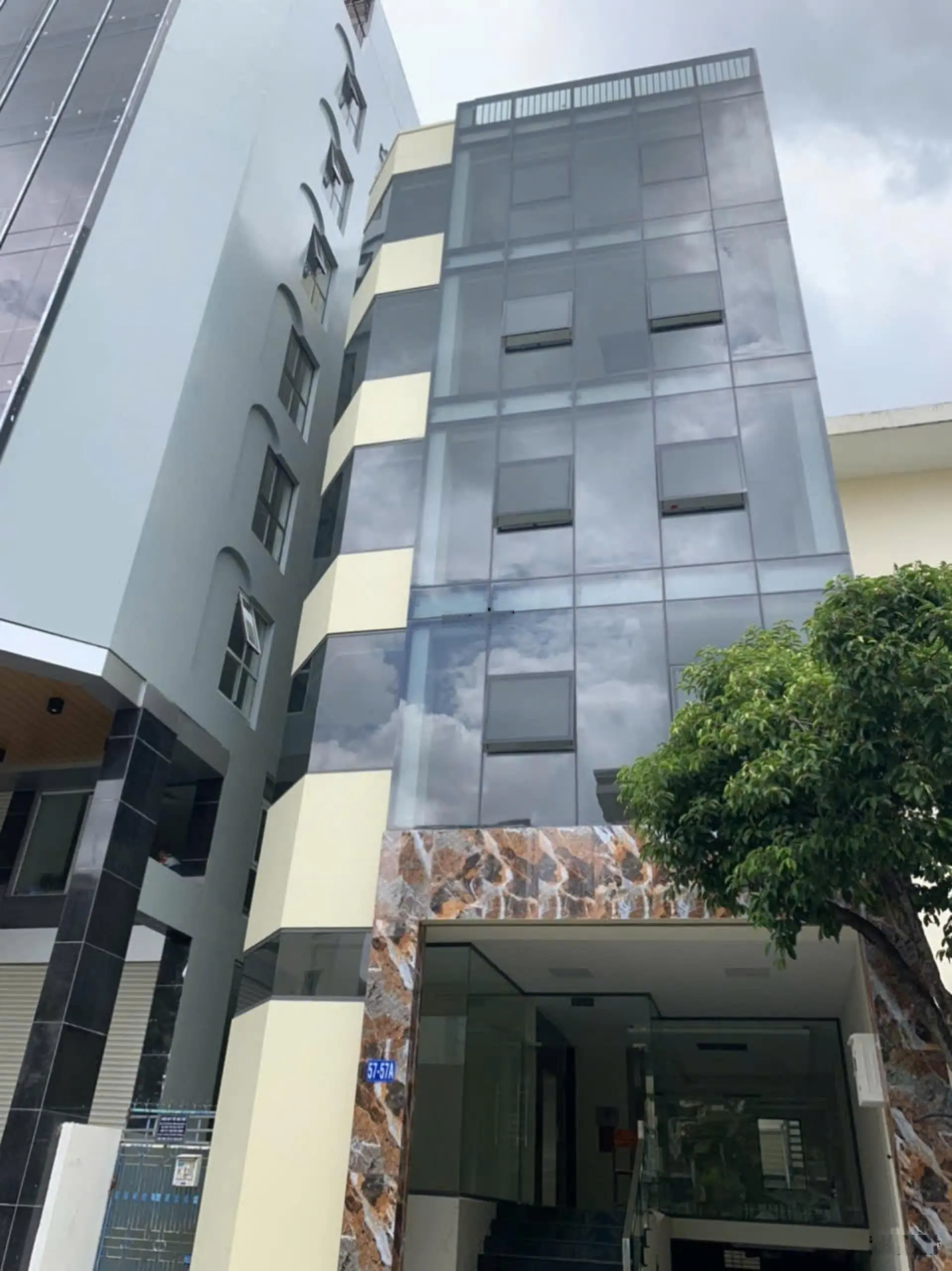 Bán toà nhà VP góc 2MT Hồ Hảo Hớn Ngay Trần Hưng Đạo Quận 1 - DT 198,6m2 - Hầm, 7 lầu