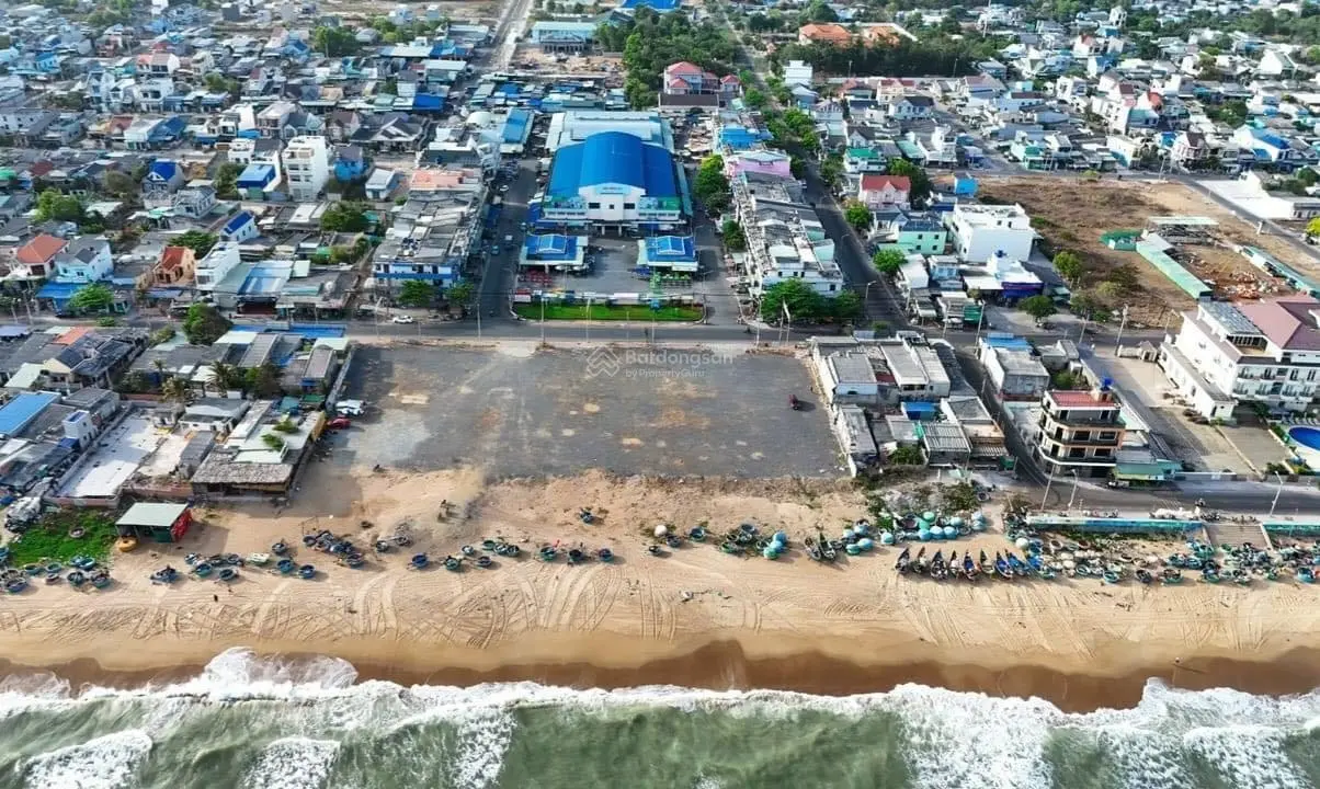 Bán đất : mặt tiền đường huỳnh tấn phát , cách bãi tắm tam ngư chỉ 100m , gần chợ, trường học