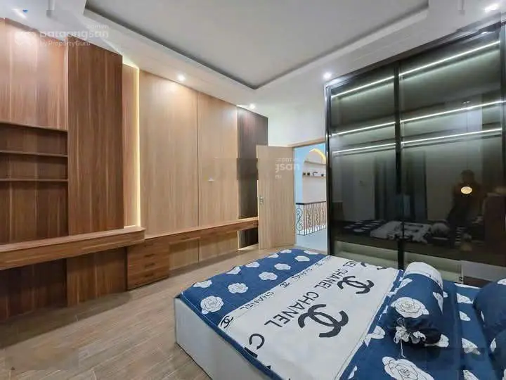 Tôi cần bán gấp nhà tú xương,quận 3-giá:3.35tỷ/68m2(5x13.6m). sổ chuẩn. gần bệnh viện mắt tp.hcm