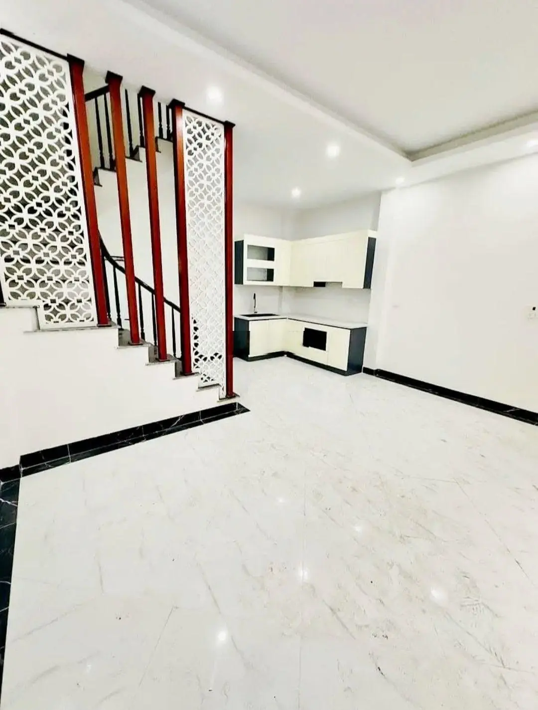 Bán nhà riêng gần Aeon Mall, chợ Thạch Bàn 30m 5 tầng nhà mới đẹp ngõ thoáng ô tô đỗ sát nhà