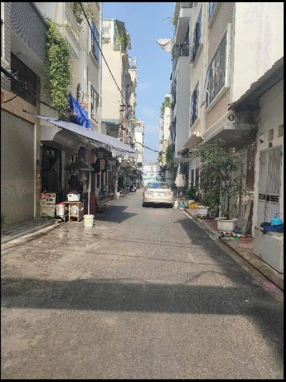 Nhà dân xây chắc. Khu phân lô quân đội. Dân trí cao