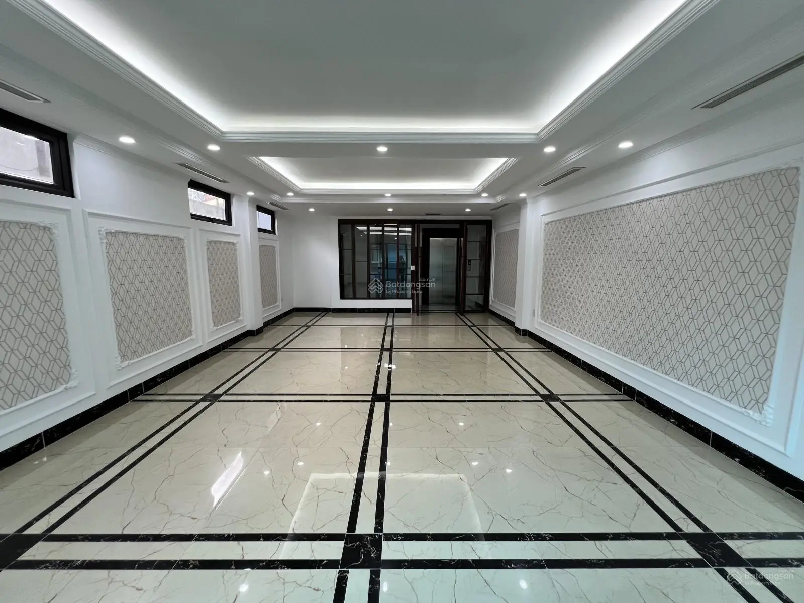 Bán gấp nhà riêng phố Thái Hà 52m 6Tg MT 4,5m chỉ 23,5 tỷ thang máy Ôtô KD phố sầm uất 2 mặt thoáng