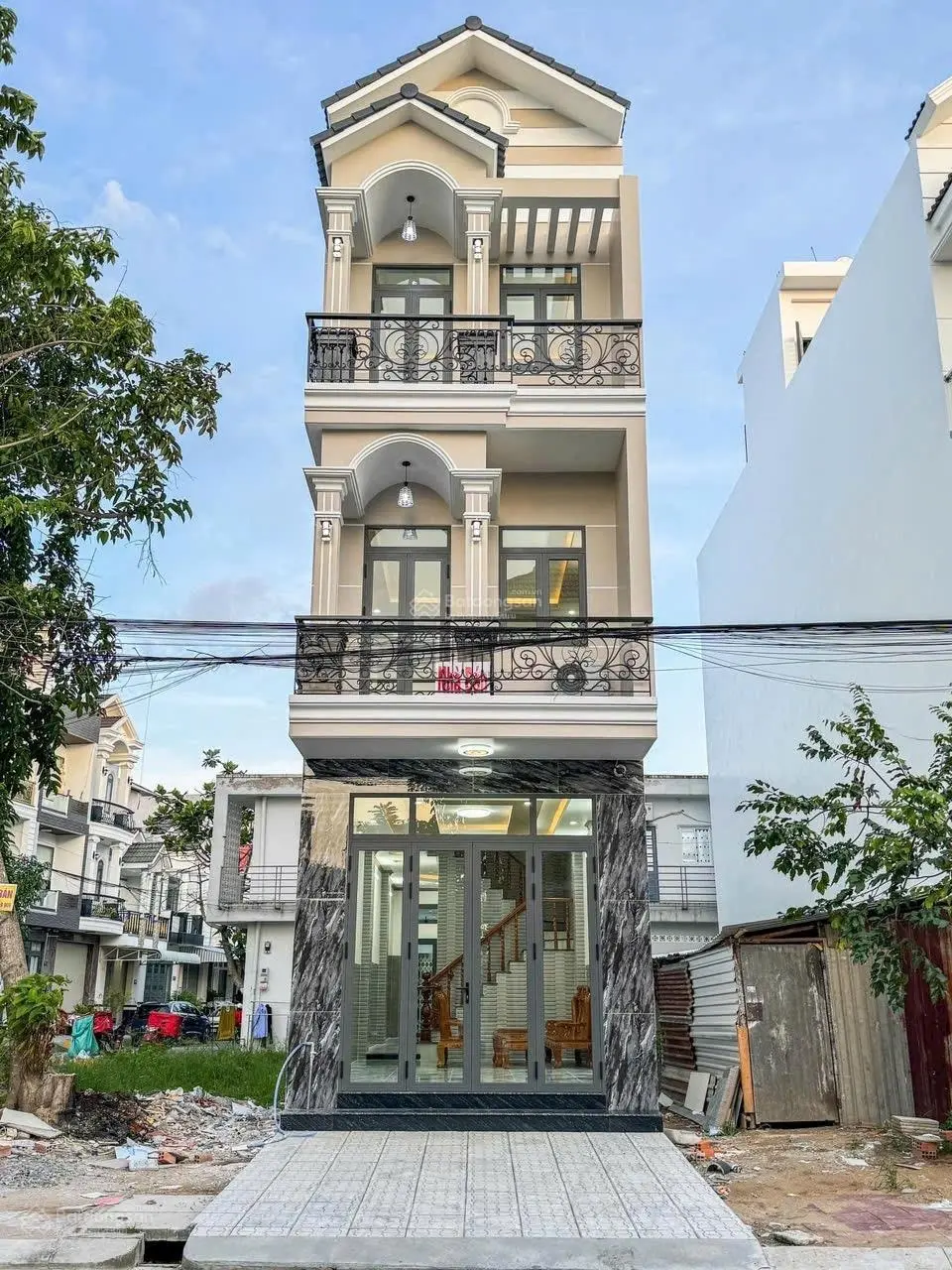 Bán nhà 2 mới 100% nội thất full sổ hồng hoàn công lộ 19m kế bên trường đại học Y Dược TP Cần Thơ