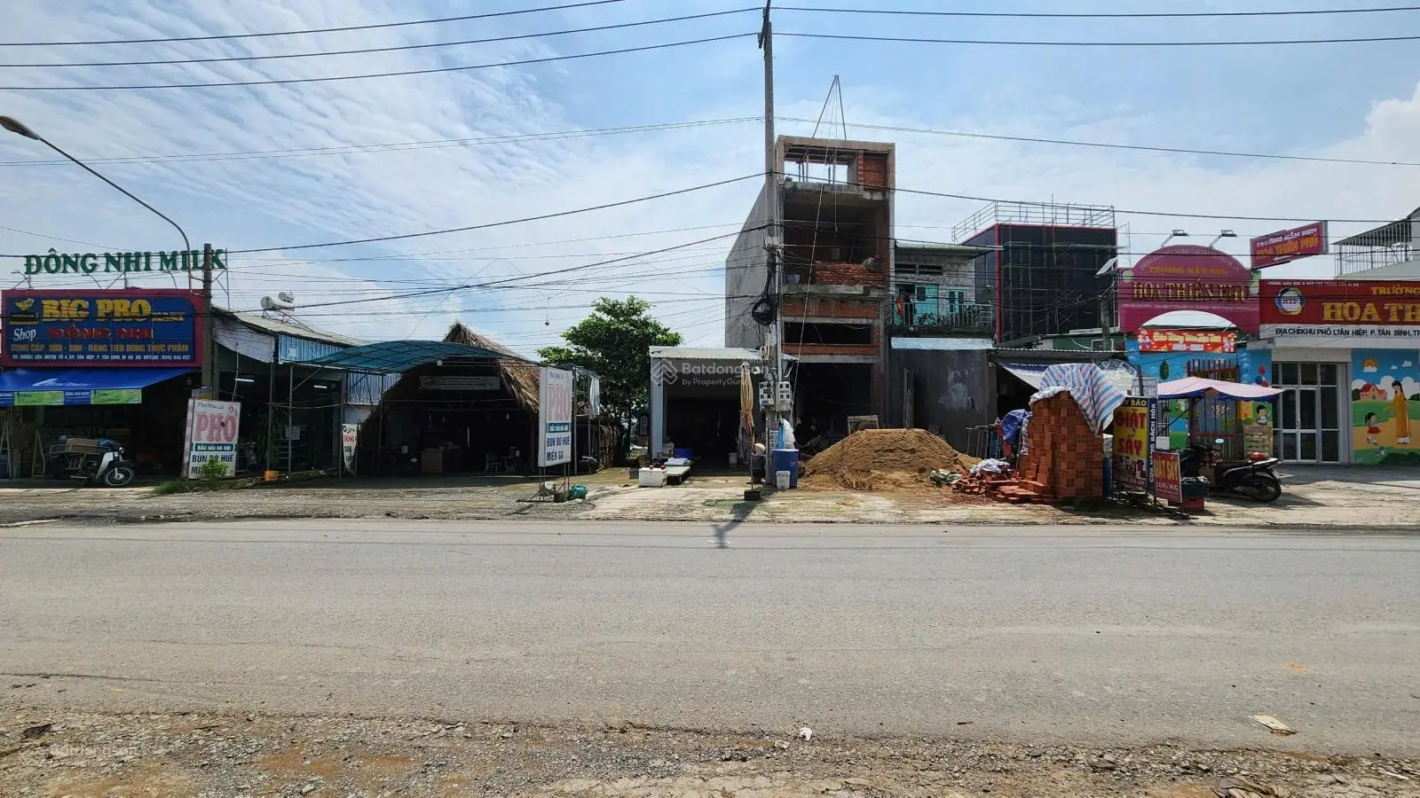 Bán đất MT Đường Liên Huyện 135m2 chỉ 5ty5 TL Quá rẻ, Kinh Doanh ĐA nghề