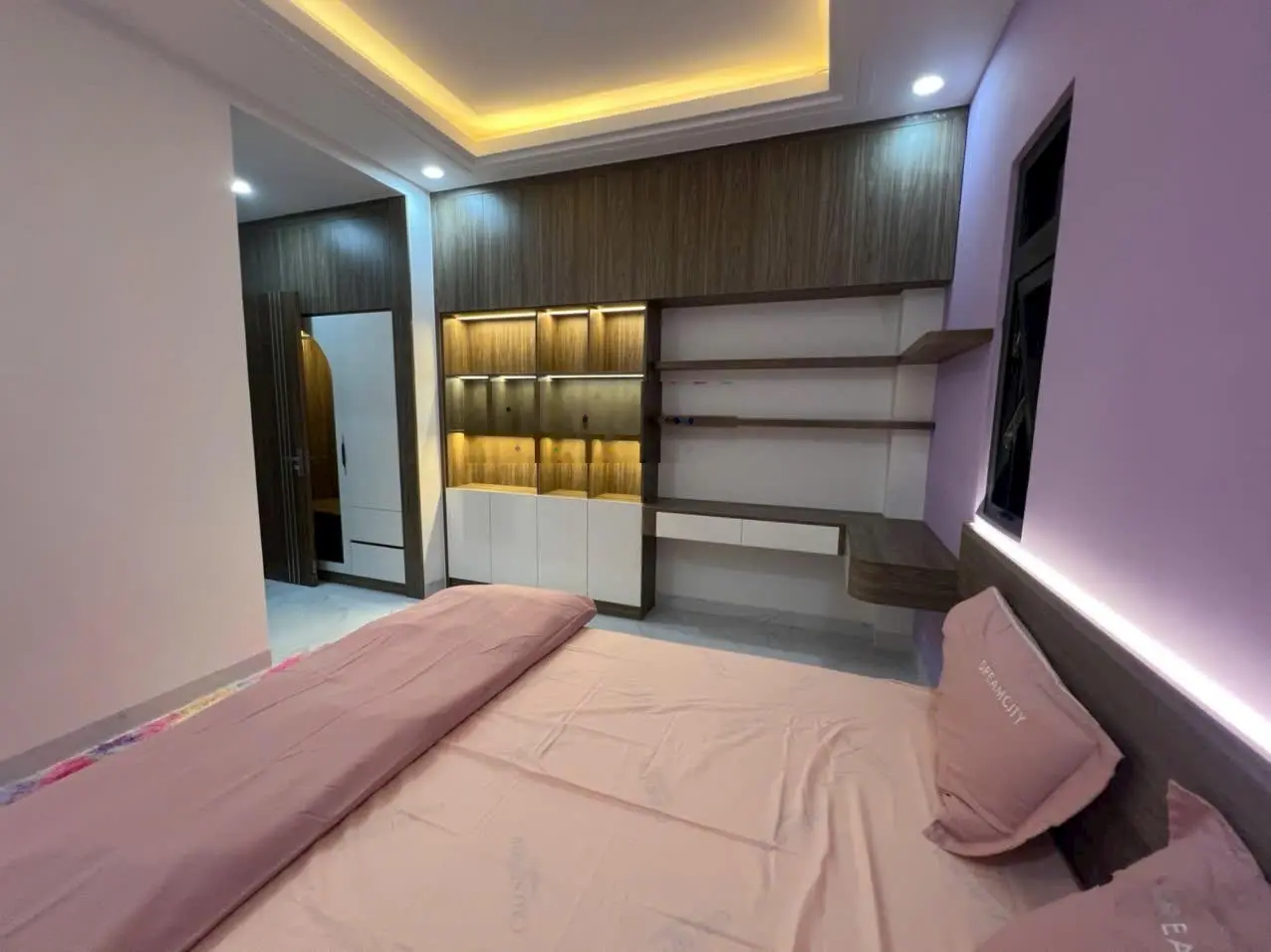 Nhà 1 trệt 2 lầu trục chính KDC Phú Hồng Thịnh 8 đang vào nội thất như hình