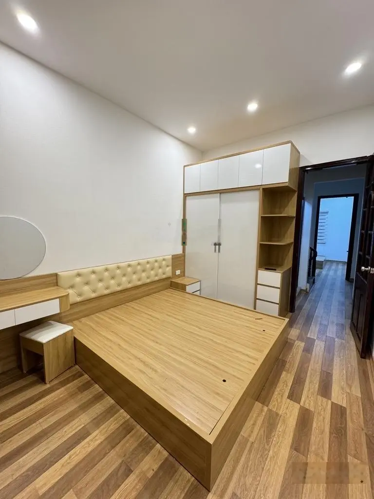 Bán nhà dân xây Ngọc Thuỵ, ô tô đỗ cửa DT 40m2 full nt