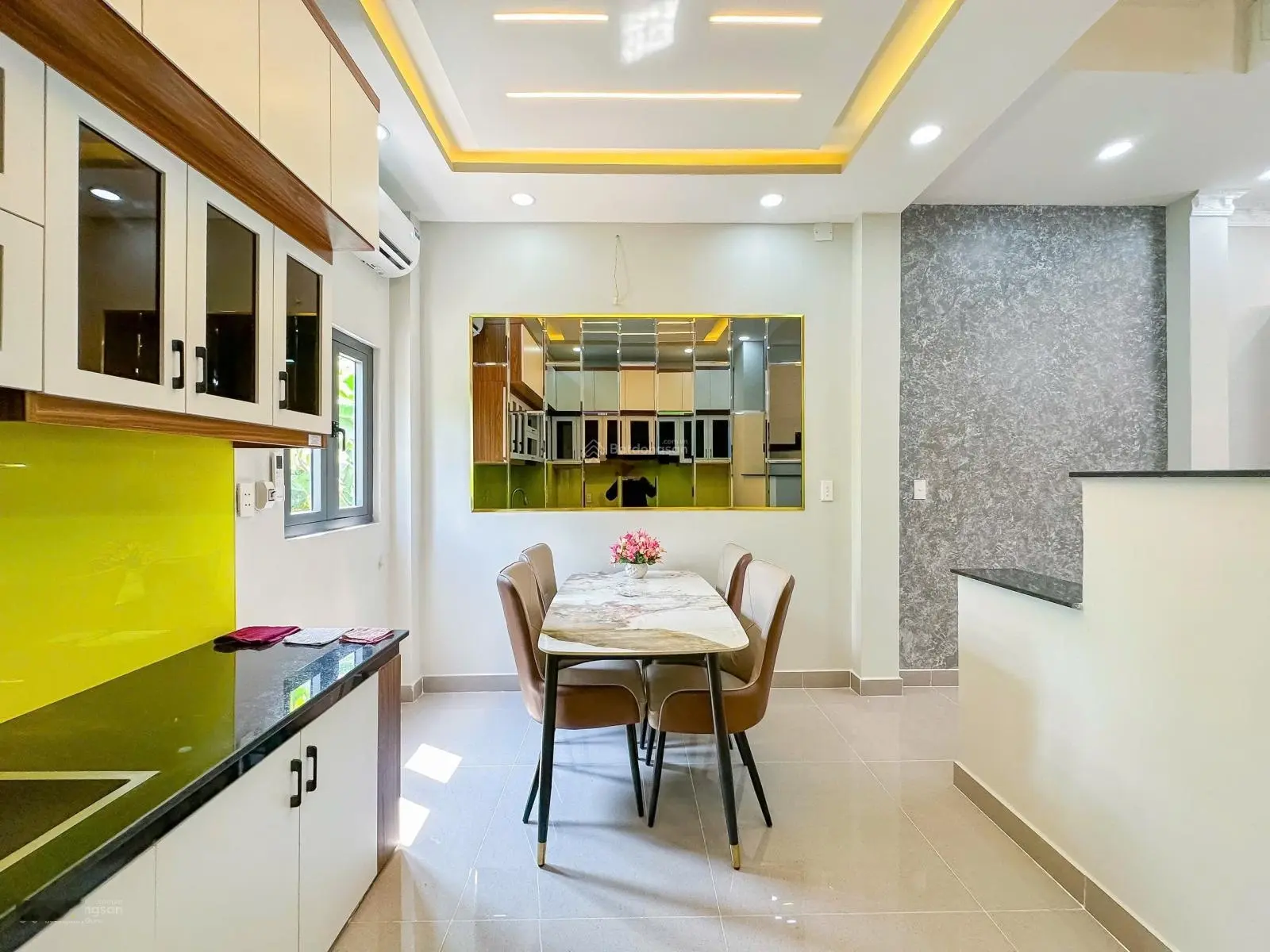 Bán nhà sổ riêng 60m2 hoàn công 3 tầng đầy đủ nói thất gần quận 7 chỉ 300m