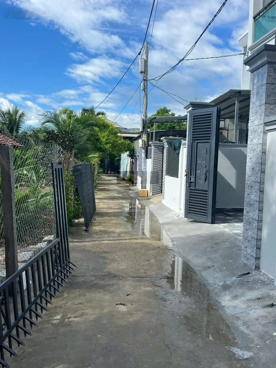 Bán căn nhà đường cây cóc đường ô tô vào tận nhà sổ hồng trao tay