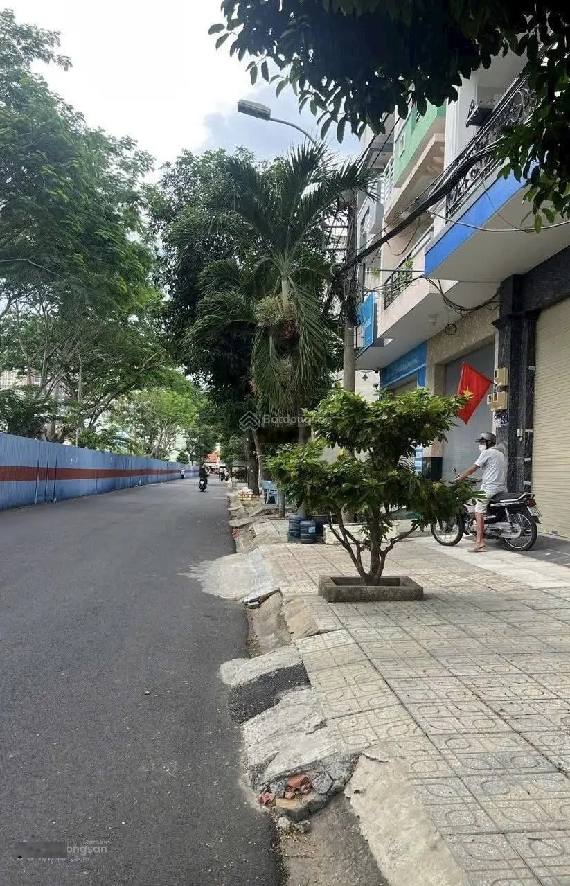 Bán Nhà Phố Liền Kề, Đường Số Quận 7, Phạm Hữu Lầu 5m x 18m Nhà 3 Tầng 13,8 Tỷ.