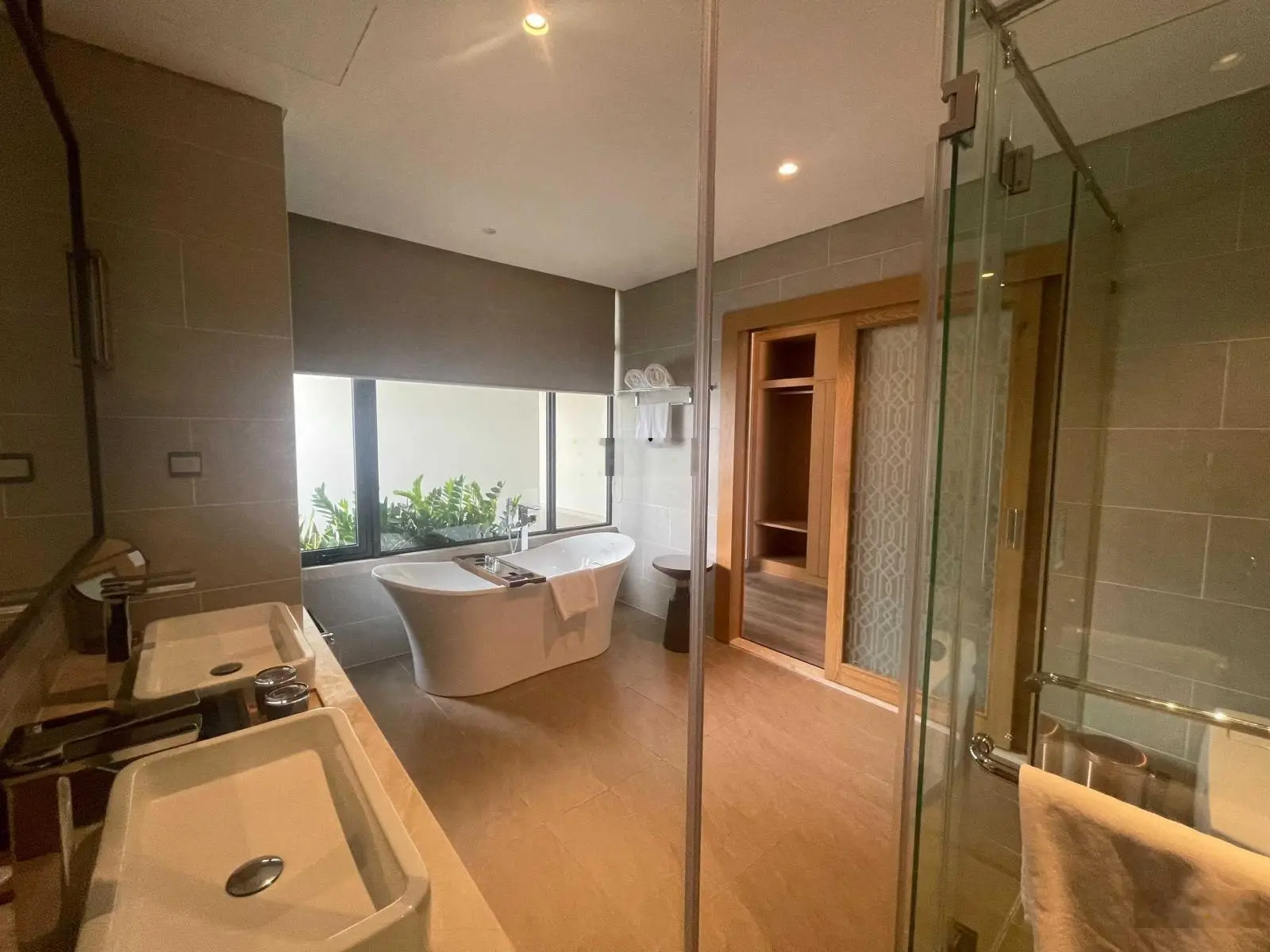 Cơ hội sở hữu biệt thự độc nhất nằm cạnh sân golf view biển Bãi Dài DT 374,2m2 sổ hồng lâu dài
