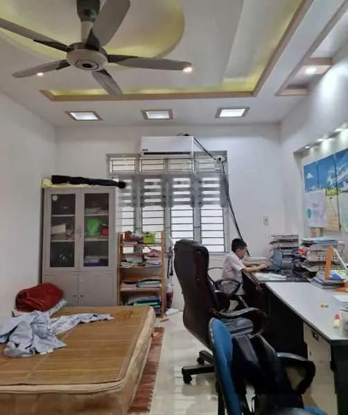Siêu rẻ nhà 3 tầng mặt tiền 4m đằng sau thoáng, khu dân cư dân trí cao, phù hợp ở và kinh doanh