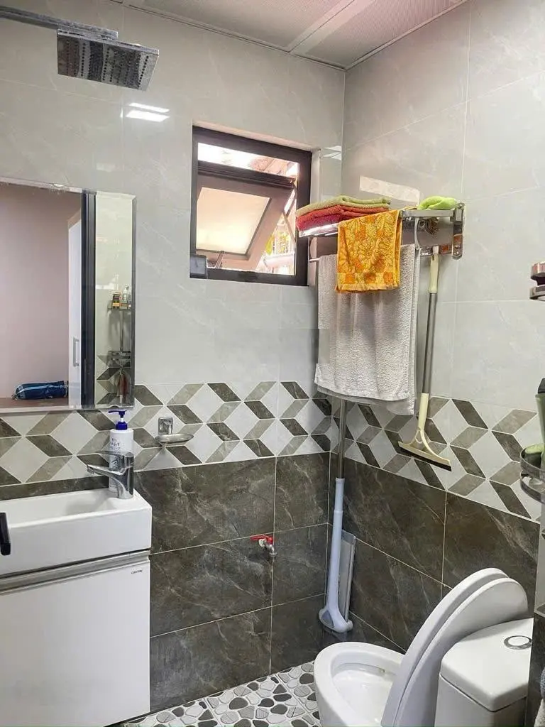 Lạc Long Quân, 5 tầng, dân xây, Wiew sân chơi, lô góc, full nội thất , Chào 7,9 tỉ