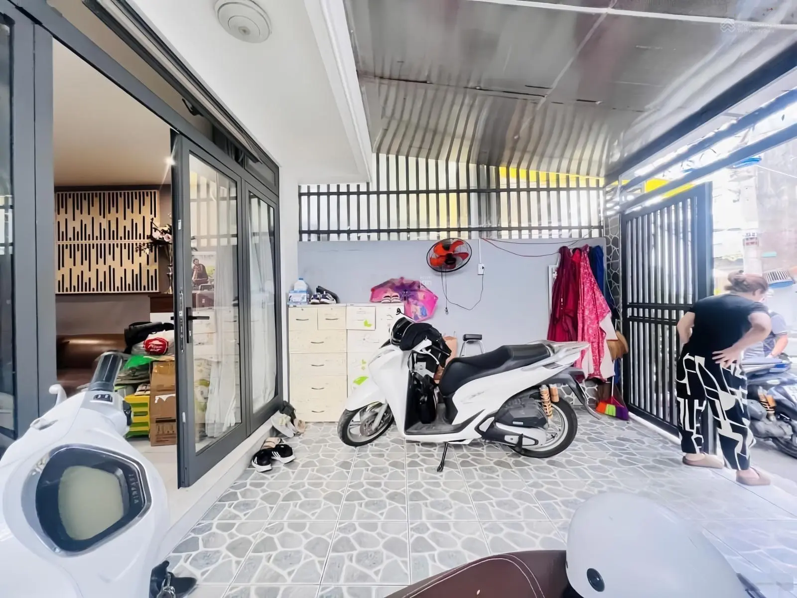 Chủ cần tiền bán gấp nhà hẻm xe hơi Lãnh Binh Thăng, P. 11, Q. 11 - Giá 3tỷ080/80m2, gần Lotte Mart
